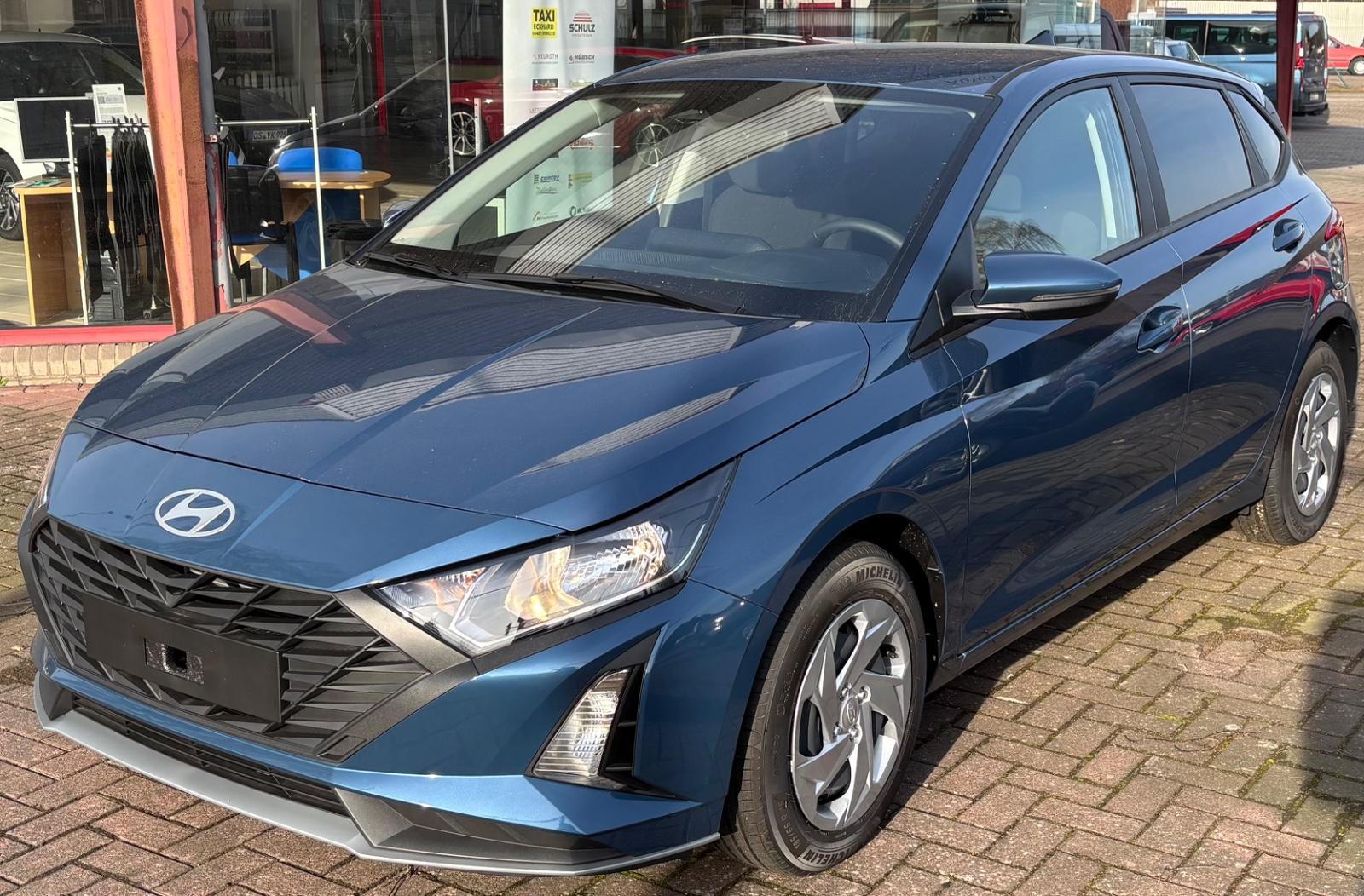 Hyundai i20 1.2 Emotion*NAVI*SHZ+LRHZ*R-Cam*LED*SOS