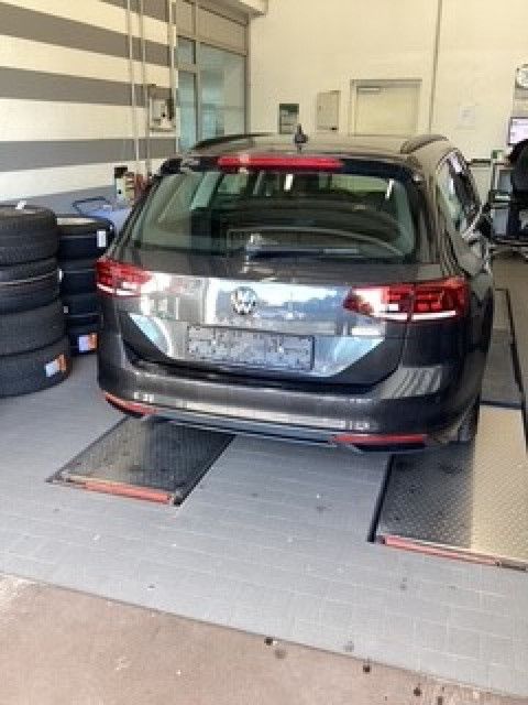 Volkswagen Passat Variant - Bild 2