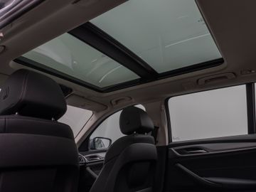 Fahrzeugabbildung BMW 530e xD Pano Kamera DAB HiFi Adapt. Fahrwerk 19"
