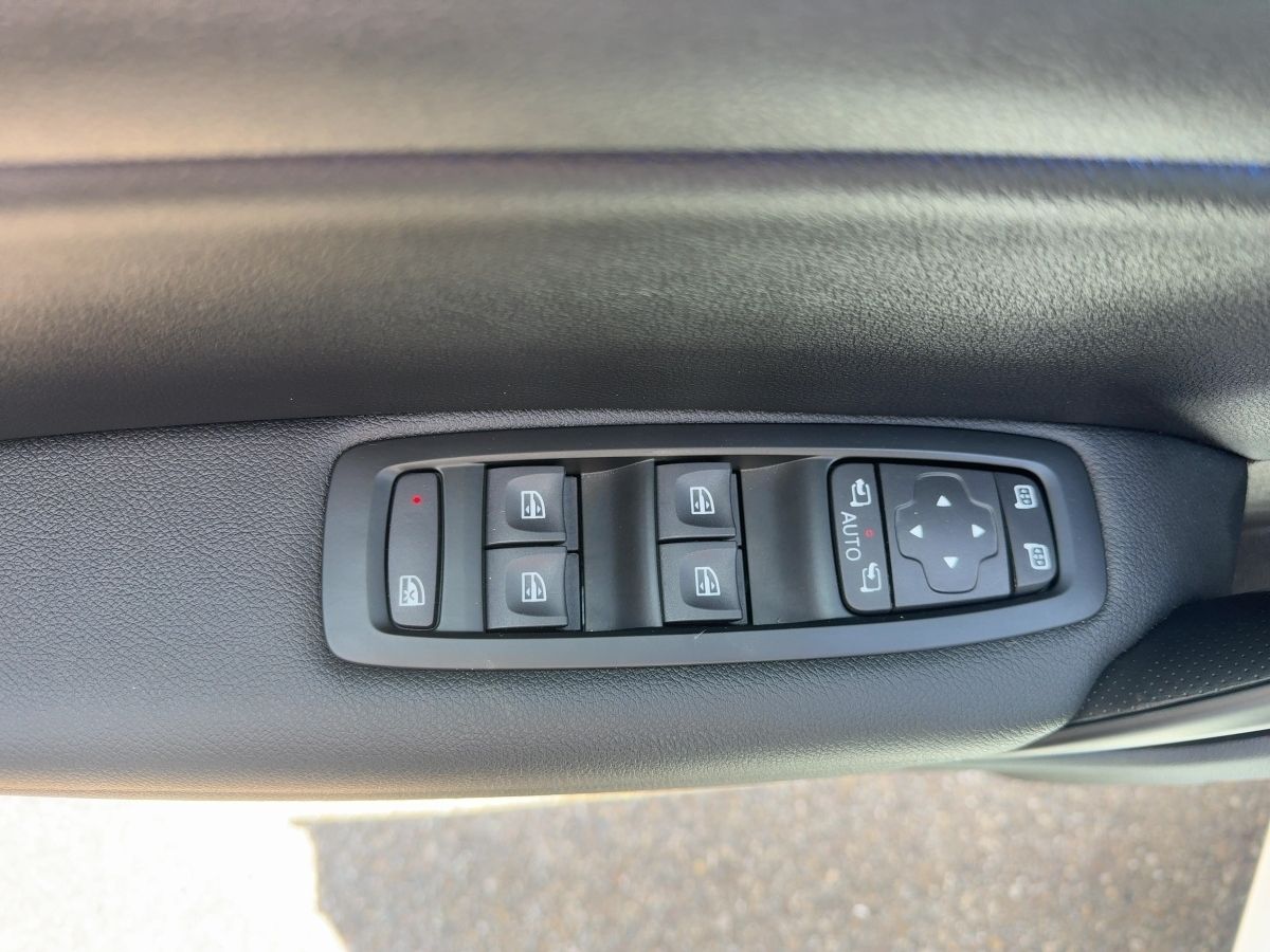 Fahrzeugabbildung Renault Megane Lim. 5-trg. Techno TCE 140 EDC SHZ Navi