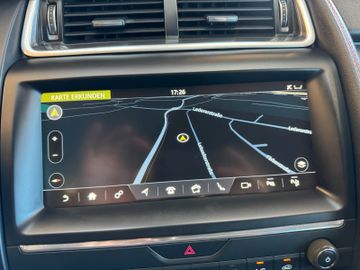 Jaguar E-Pace *HEAD-UP*PANO*MEMORY*KEYLESS*ACC*NAV*