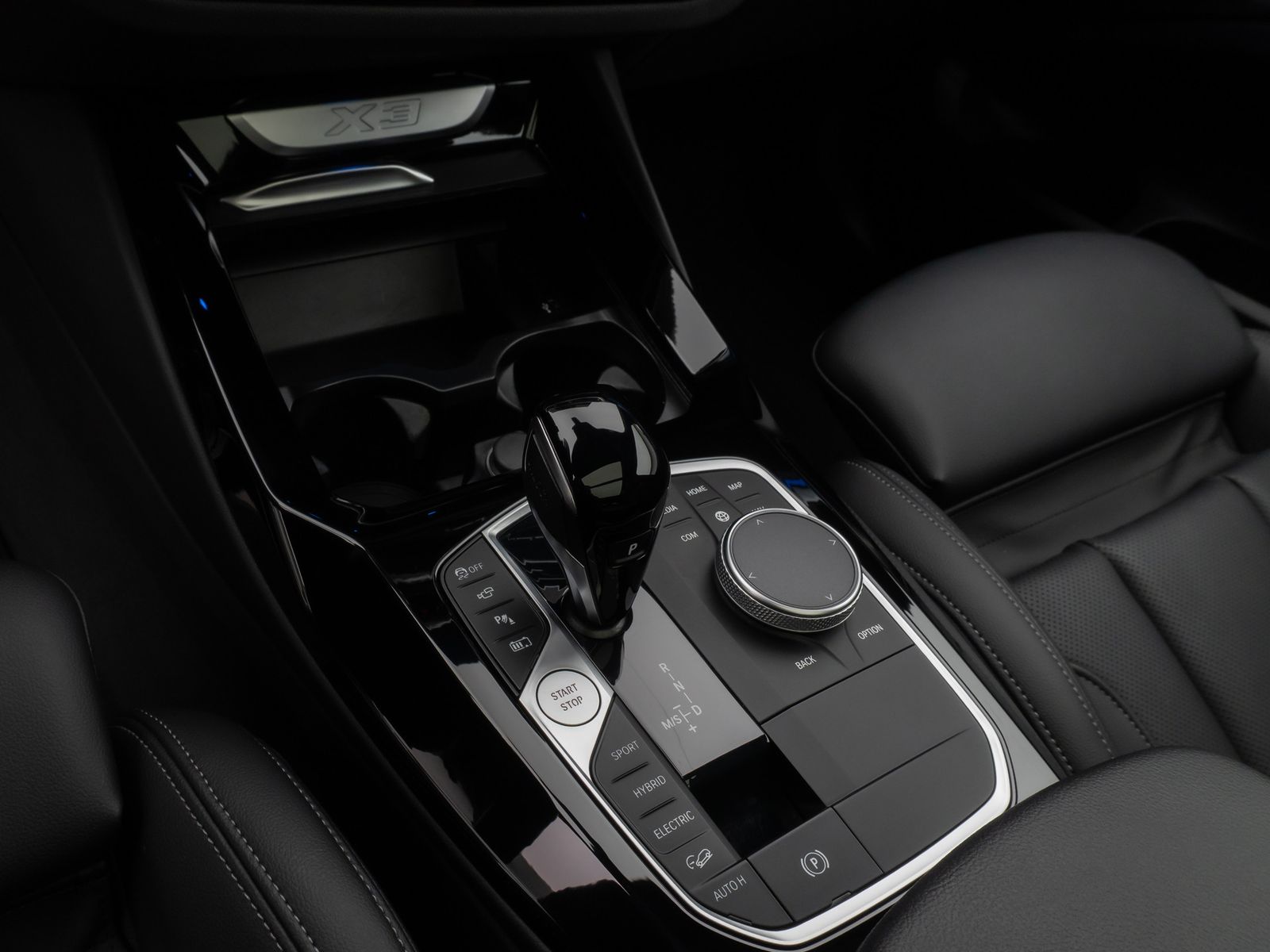 Fahrzeugabbildung BMW X3 xD30e M Sport Panorama 360° HUD DAB HiFi AHK