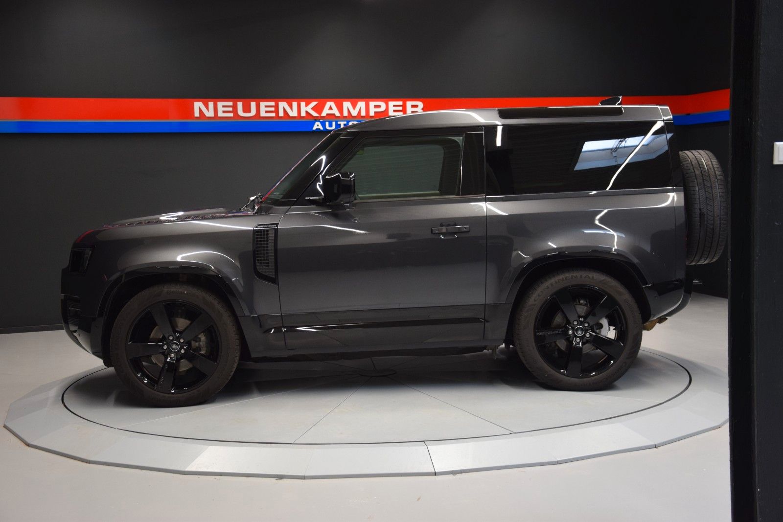Fahrzeugabbildung Land Rover Defender 90 X-Dynamic HSE Black Pano HuD 360°