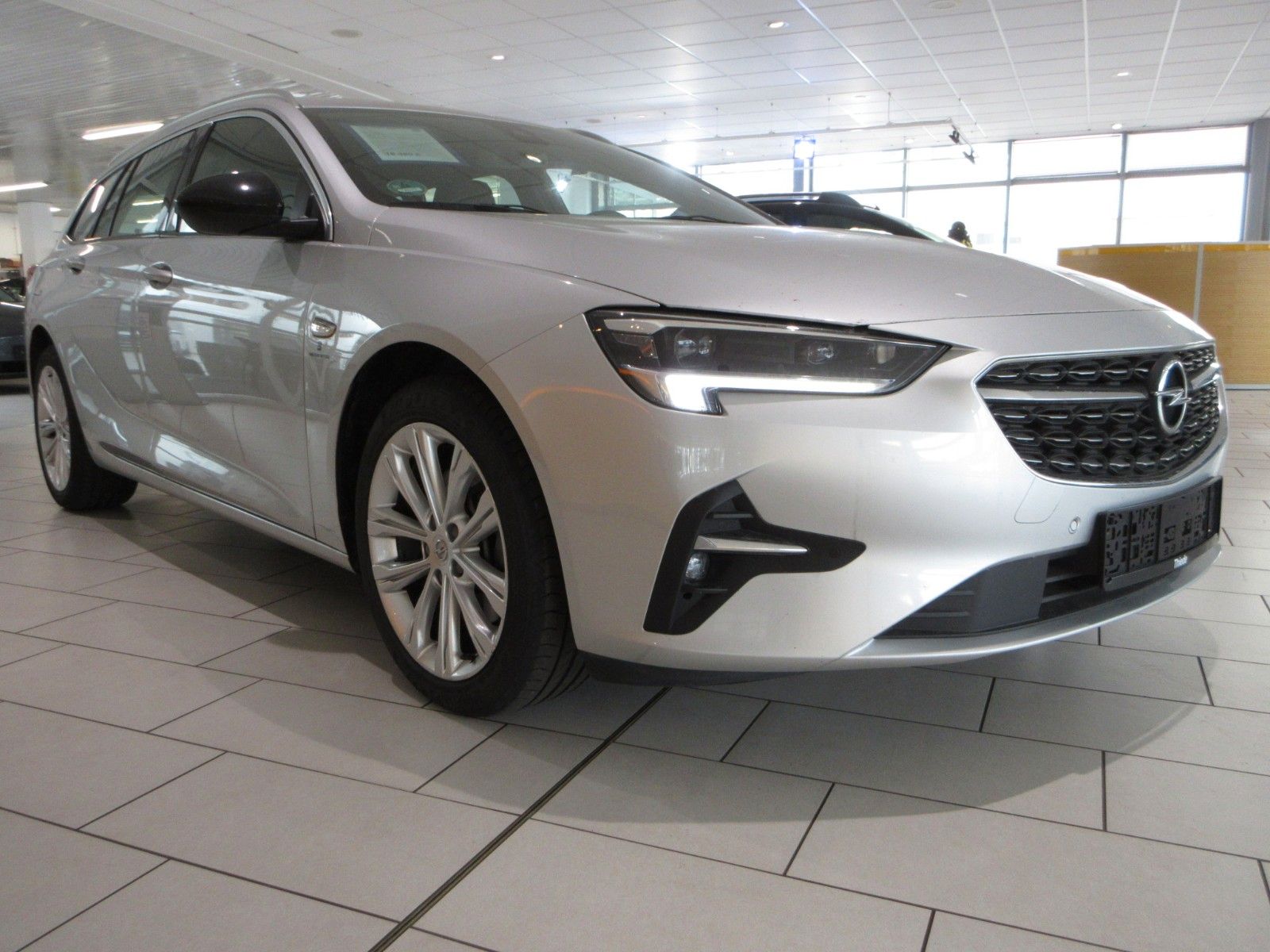 Fahrzeugabbildung Opel Insignia B ST 2.0D B.Elegance LED/SHZ/LHZ/R´CAM
