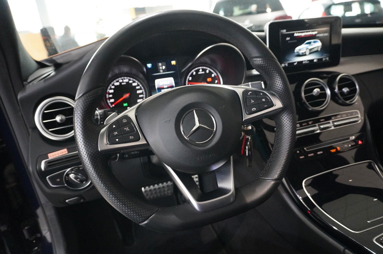 Fahrzeugabbildung Mercedes-Benz C 200 T AMG LINE 9G-TRONIC NAVI/LED/PANO./SPORT