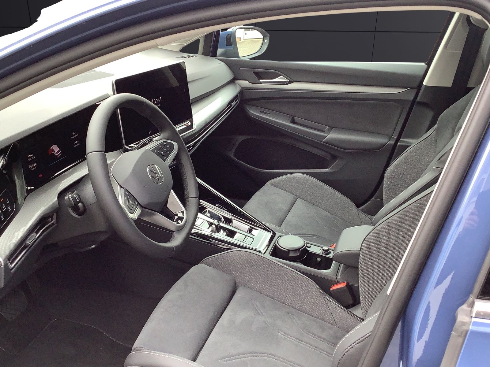 Fahrzeugabbildung Volkswagen Golf VIII Variant TSI Style AHK HuD PANO ACC 360