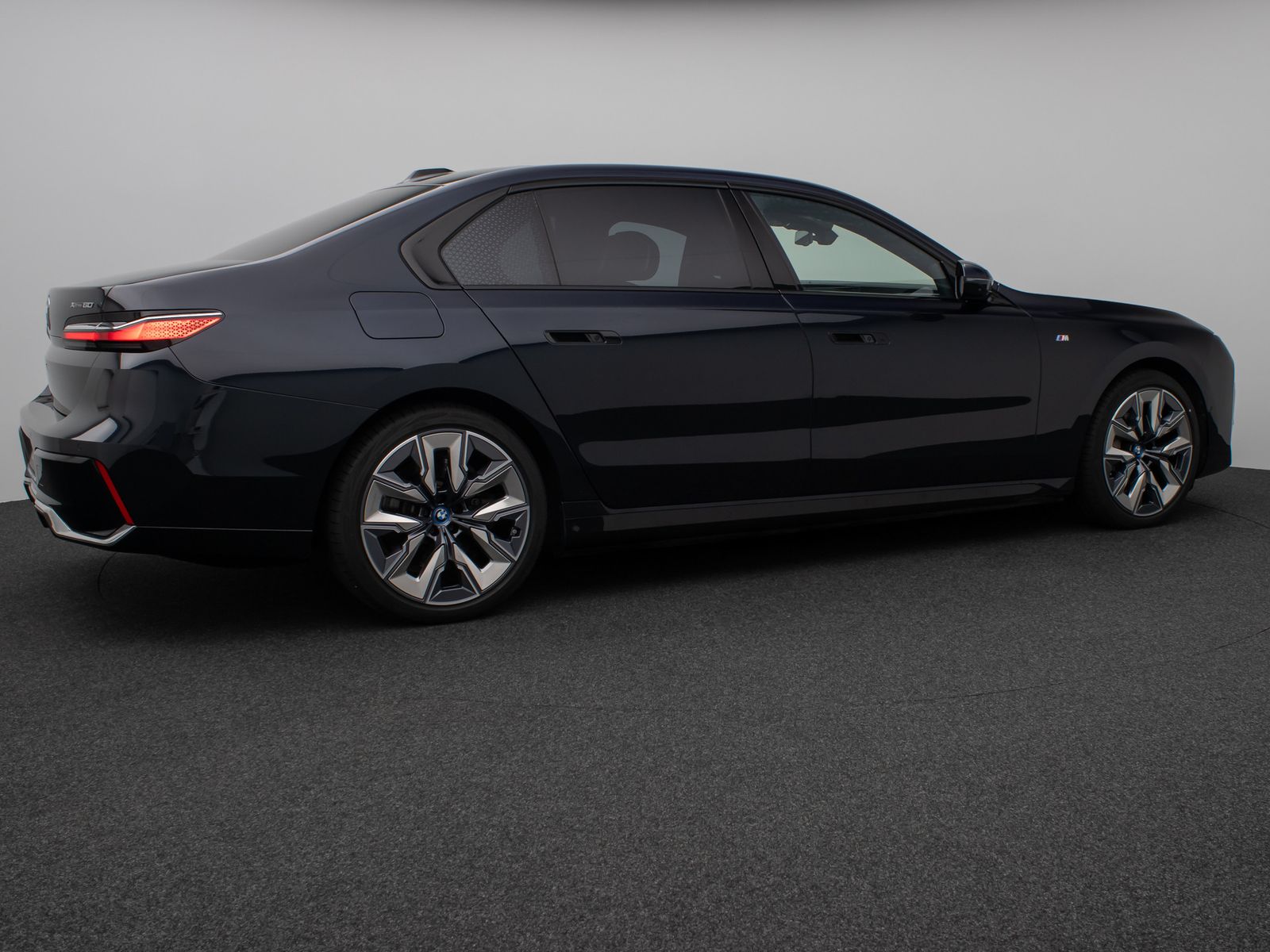 Fahrzeugabbildung BMW i7 xD60 M Sport 360°Pano B&W FondEnt SoftCL VOLL