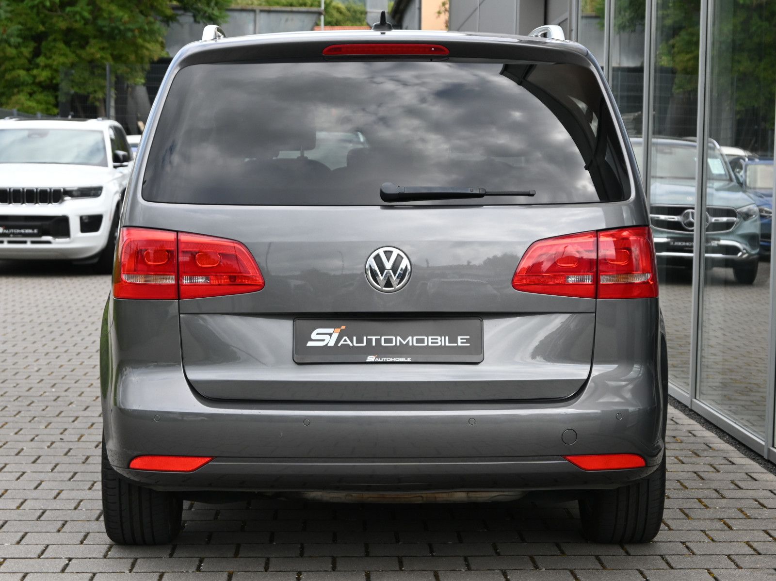 Fahrzeugabbildung Volkswagen Touran 1.2 TSI LIFE °AHK°STANDHEIZ°7-SITZE°
