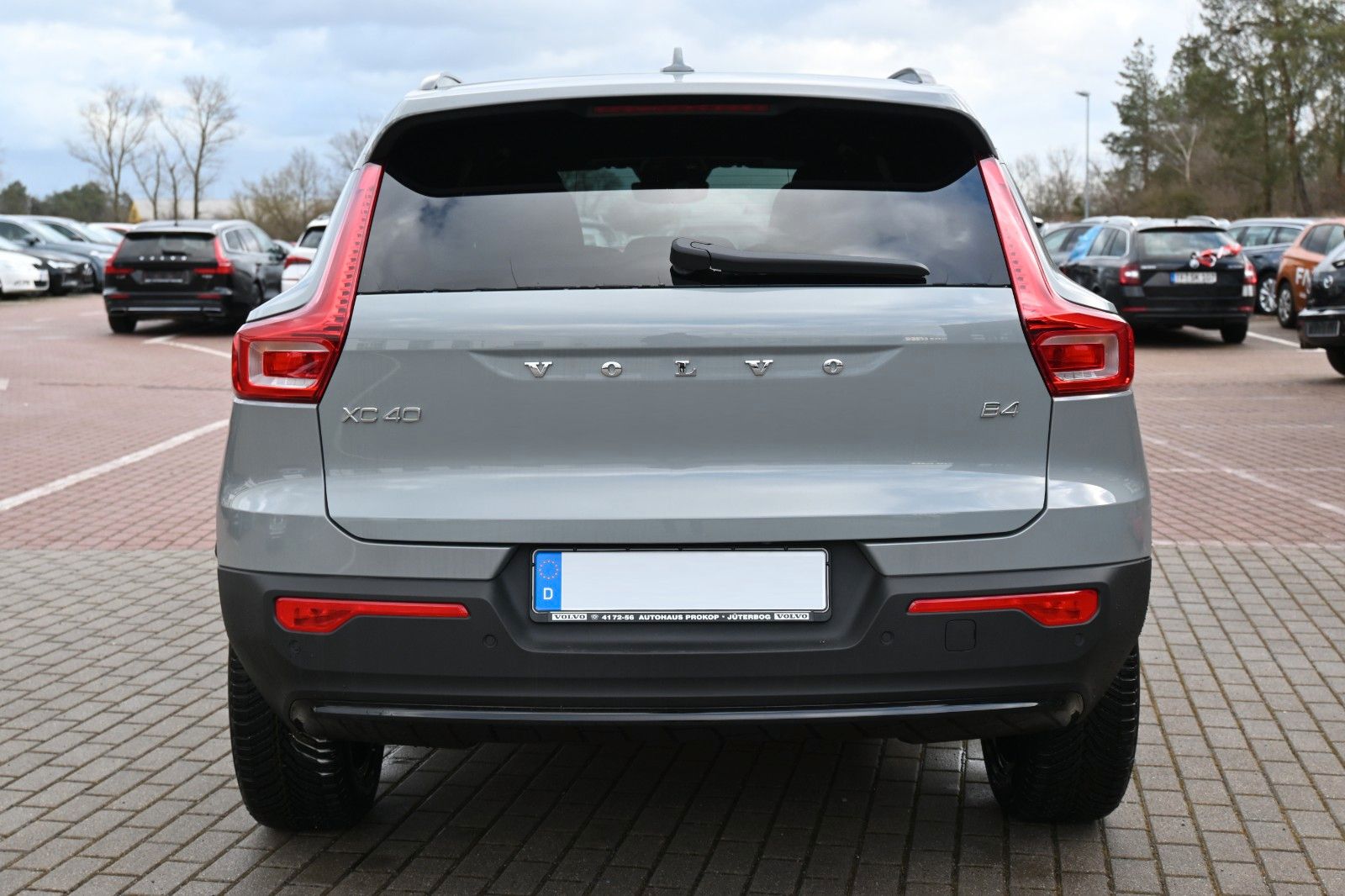 Fahrzeugabbildung Volvo XC40 B4 Benzin DKG Plus Dark*STDHZG*BLIS*ACC