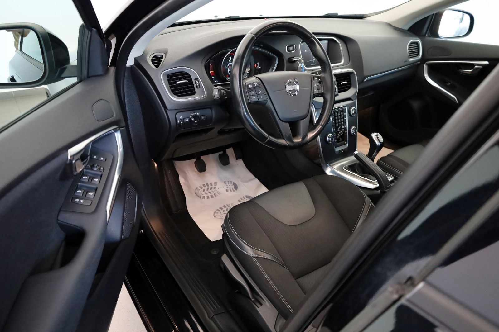 Fahrzeugabbildung Volvo V40 You! TLeder,Navi,Xenon,Kamera,SH,PDC,SR+WR