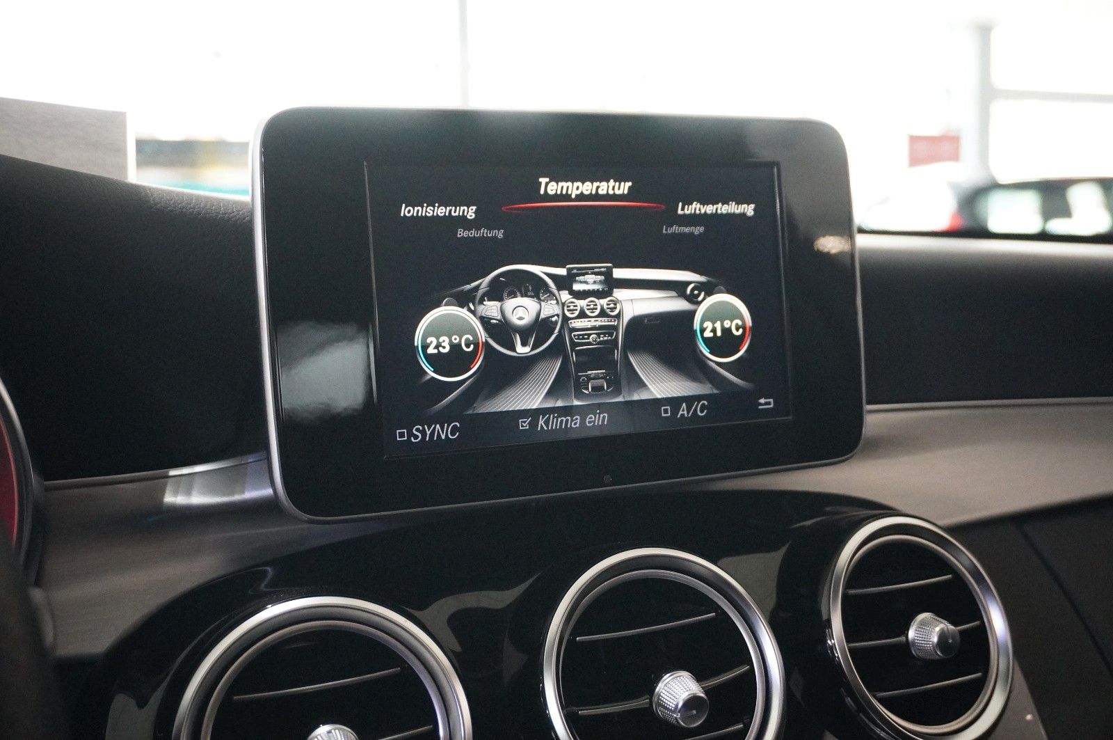 Fahrzeugabbildung Mercedes-Benz C 200 T AMG LINE 9G-TRONIC NAVI/LED/PANO./SPORT
