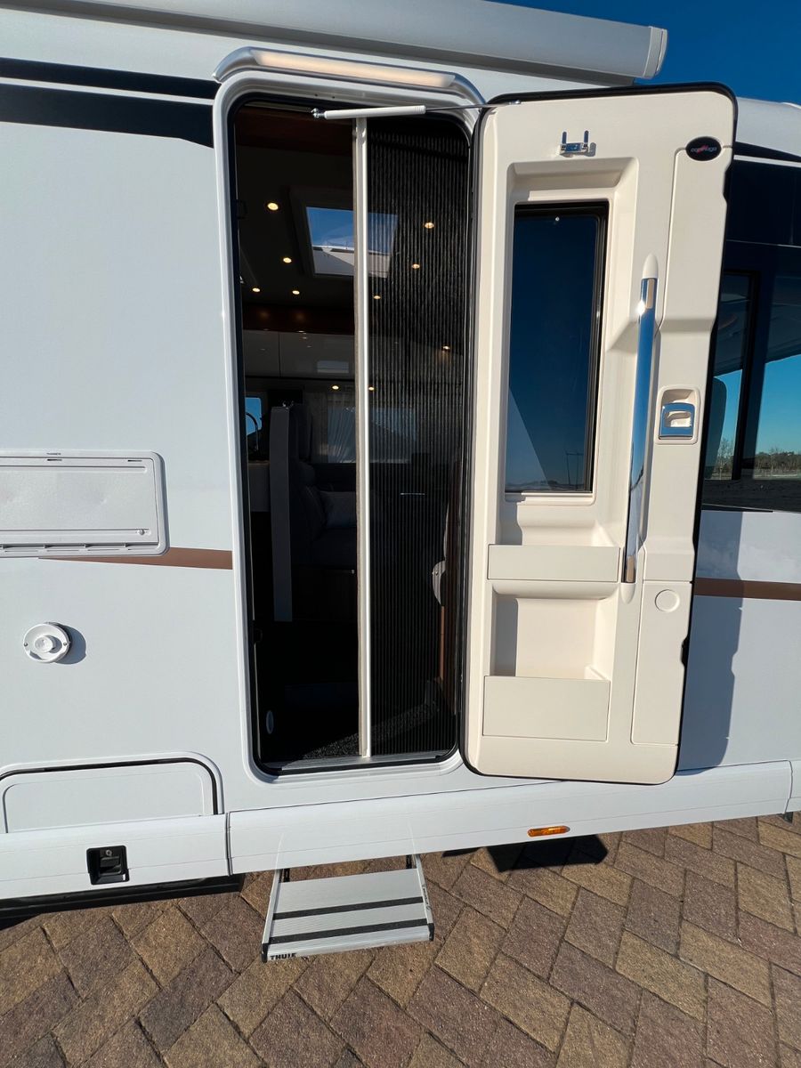 Fahrzeugabbildung Carthago C2-tourer I 147 RB-LE comfort 4.2t Mercedes