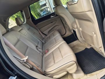 Jeep Grand Cherokee - 12