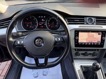 Volkswagen Passat - 12