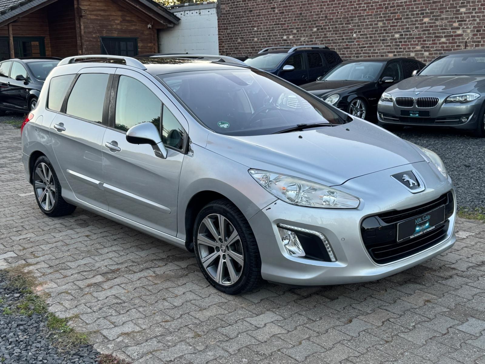 Peugeot 308 2014 — rear view