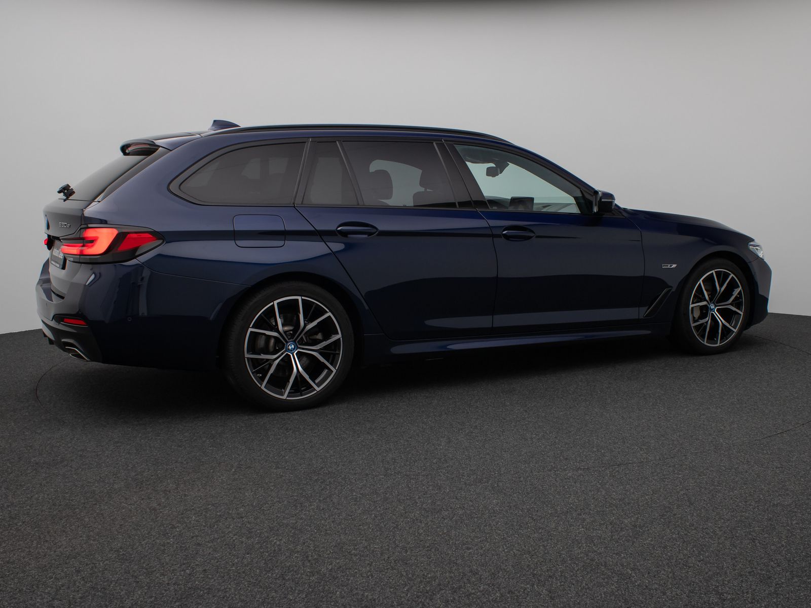Fahrzeugabbildung BMW 530e xD M Sport Massage Laser HUD DAB Individual