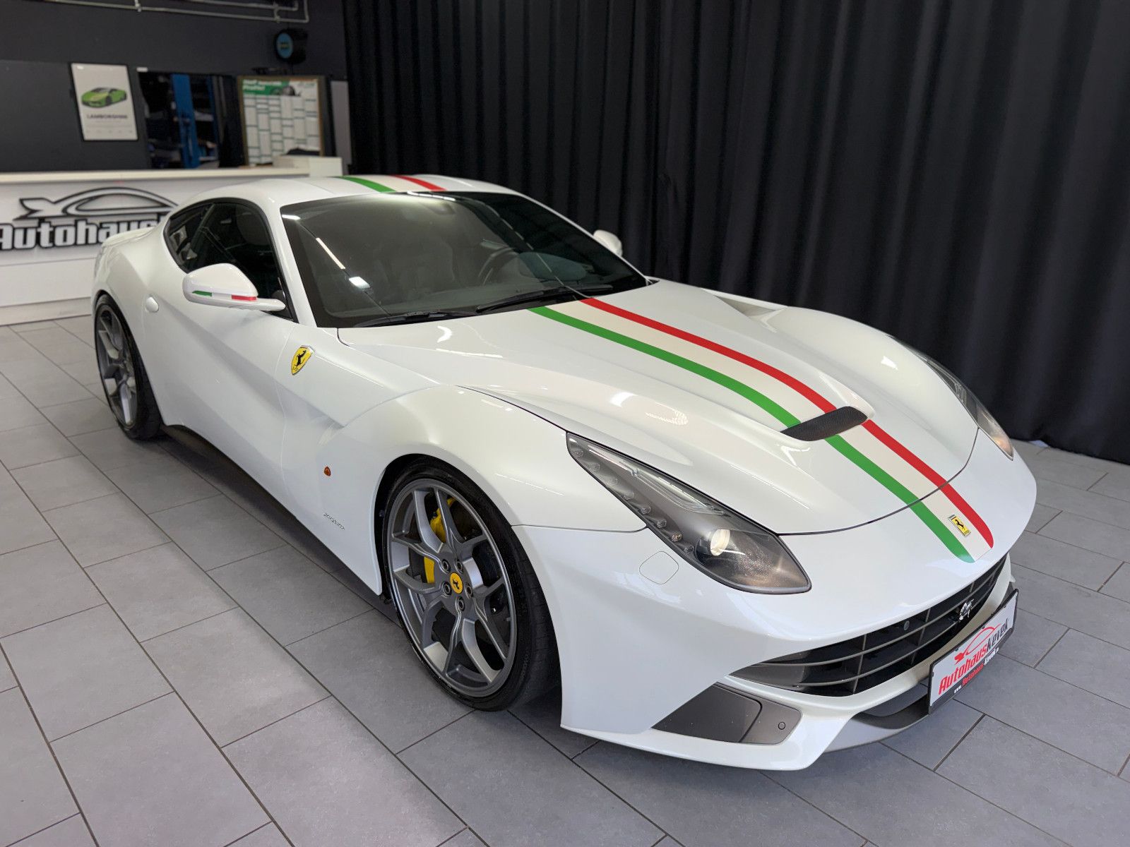 Fahrzeugabbildung Ferrari F12 Berlinetta|RACING-SEATS|NOVITEC-UMBAU|LIFT