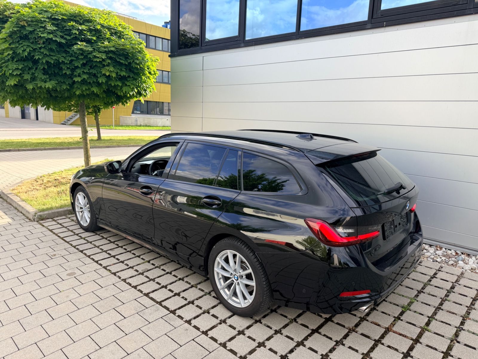 BMW 318i Touring Autom. Navi/LED/Live Cockpit Plus foto 13