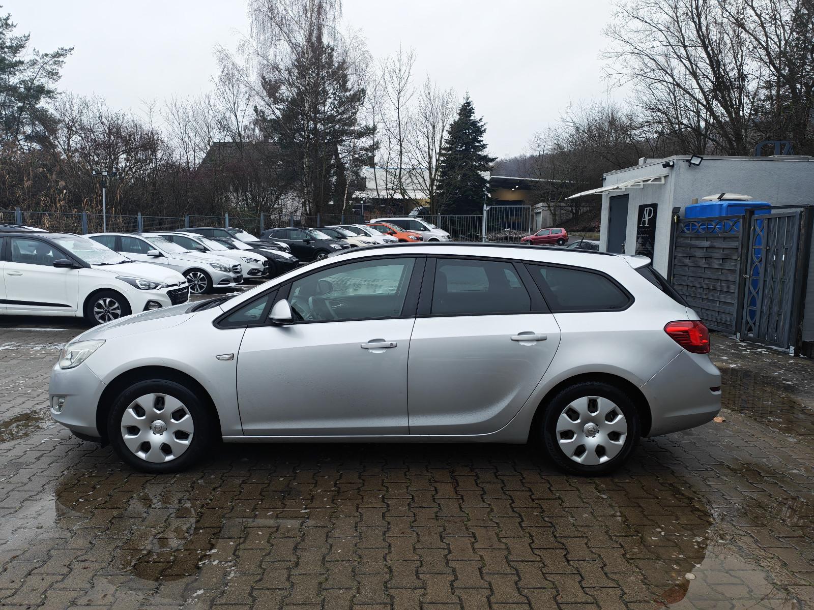 Opel Astra 2011 — photo 7