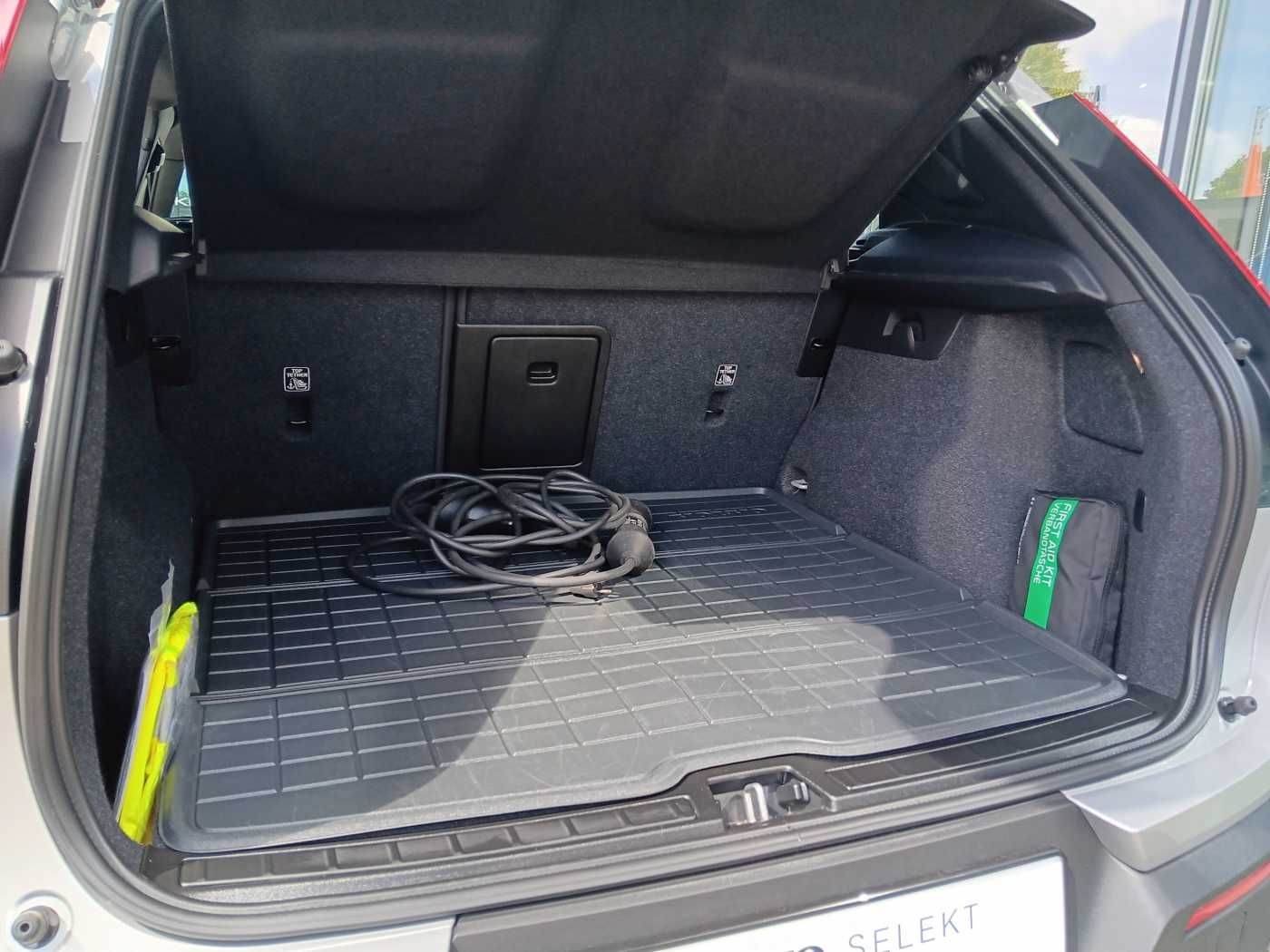 Fahrzeugabbildung Volvo XC40 Single Extended Plus '82kwh Batterie,'