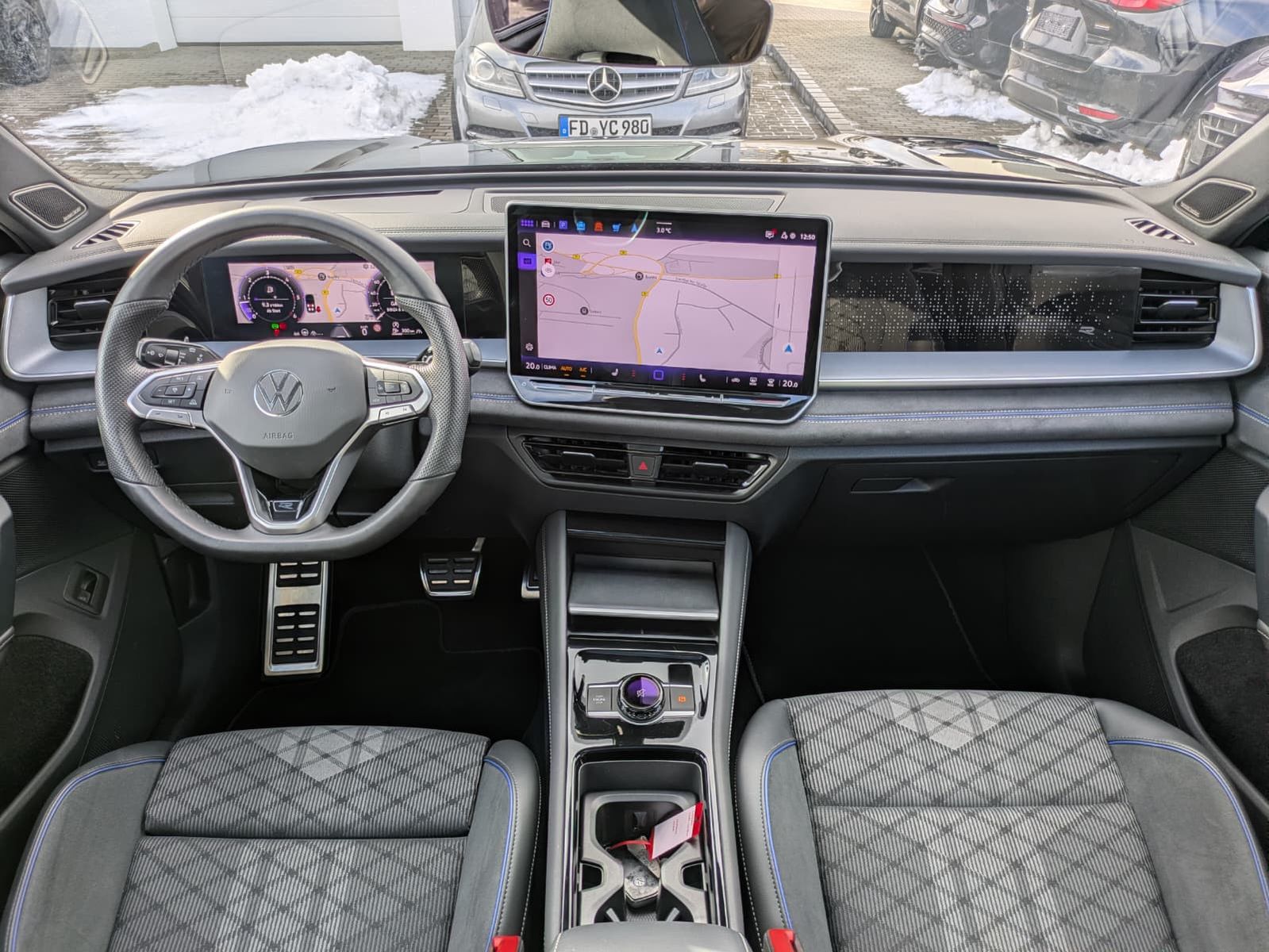 Fahrzeugabbildung Volkswagen Tayron 2.0 TDI 4M R-Line 7Si*MATRIX*AHK*PANO*HUD