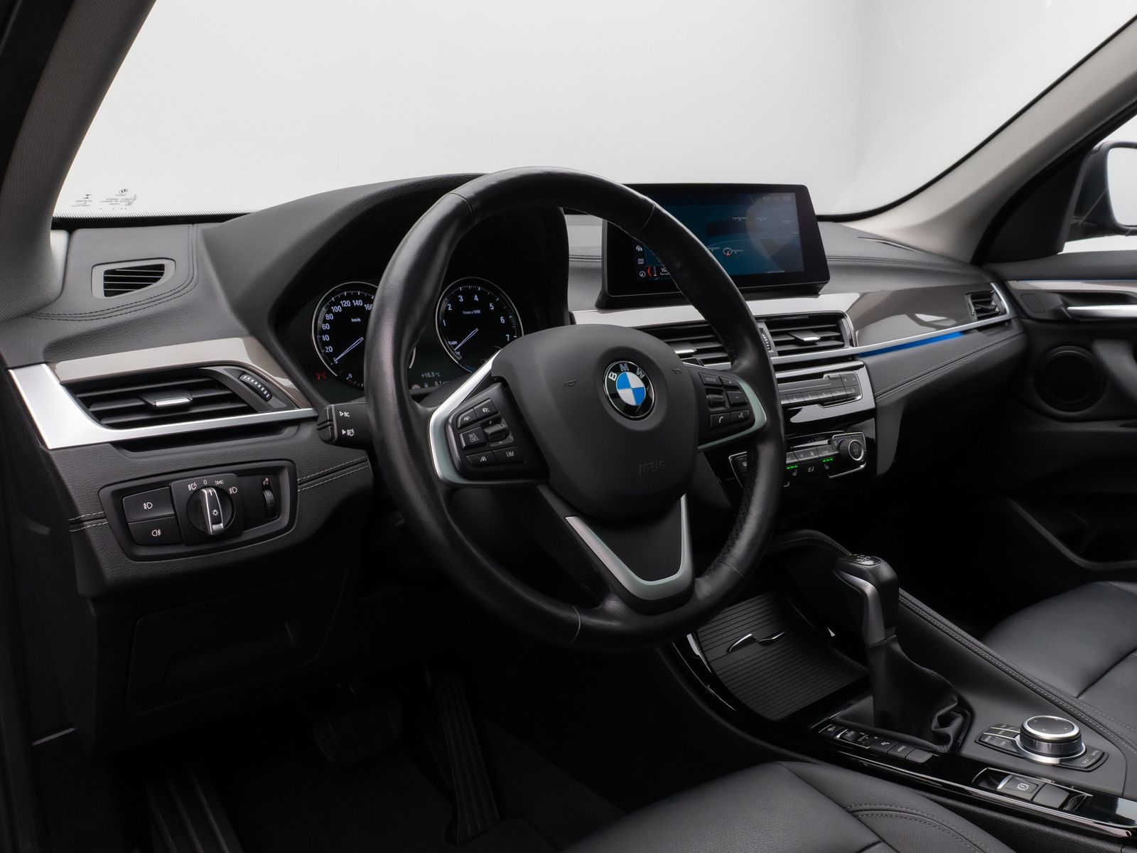 Fahrzeugabbildung BMW X1 xD25e xLine Panorama Kamera HUD DAB Komfort