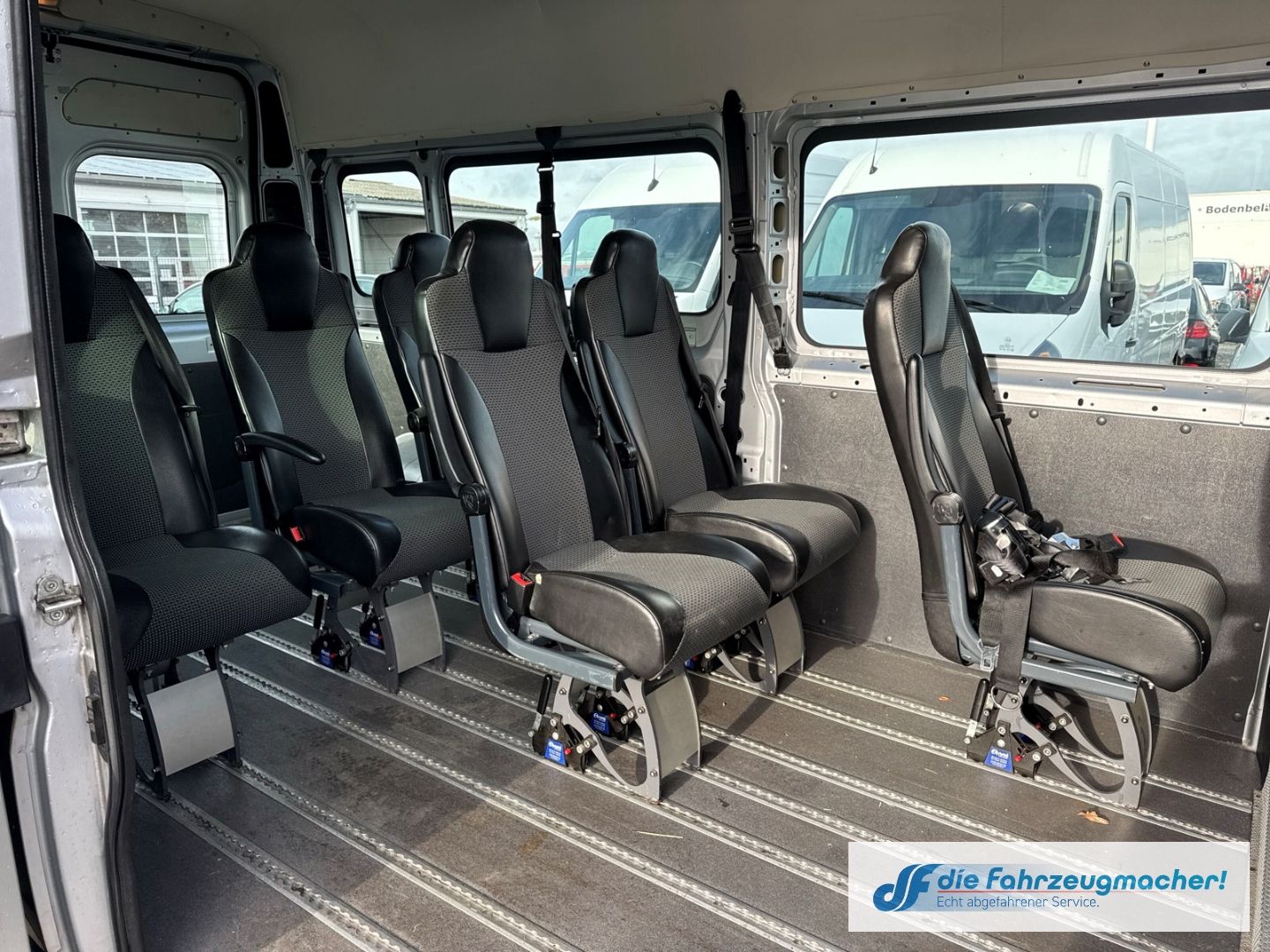 Fahrzeugabbildung Citroën Jumper 30 L3 H2 HDi Klima 9.Sitzer 130 FAP 2.2 *