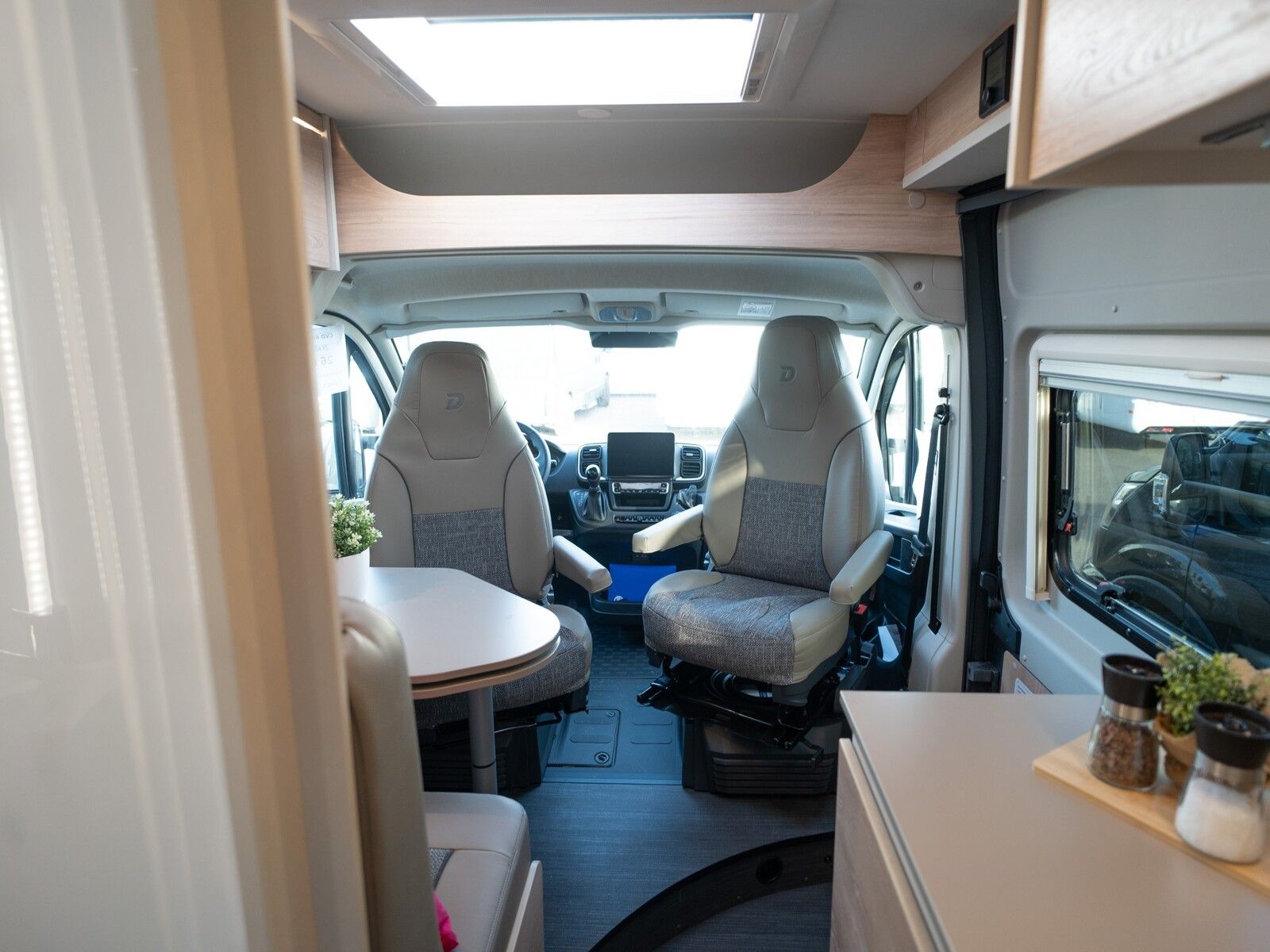 Fahrzeugabbildung Dethleffs Globetrail 640 ES Fiat 95 Jahre Paket