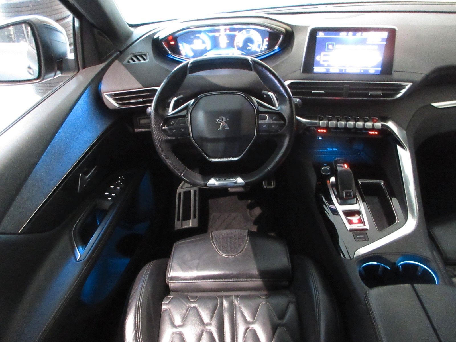 Fahrzeugabbildung Peugeot 5008 GT-LINE 1.5D LED/SHZ/VOLLLEDER/360°CAM