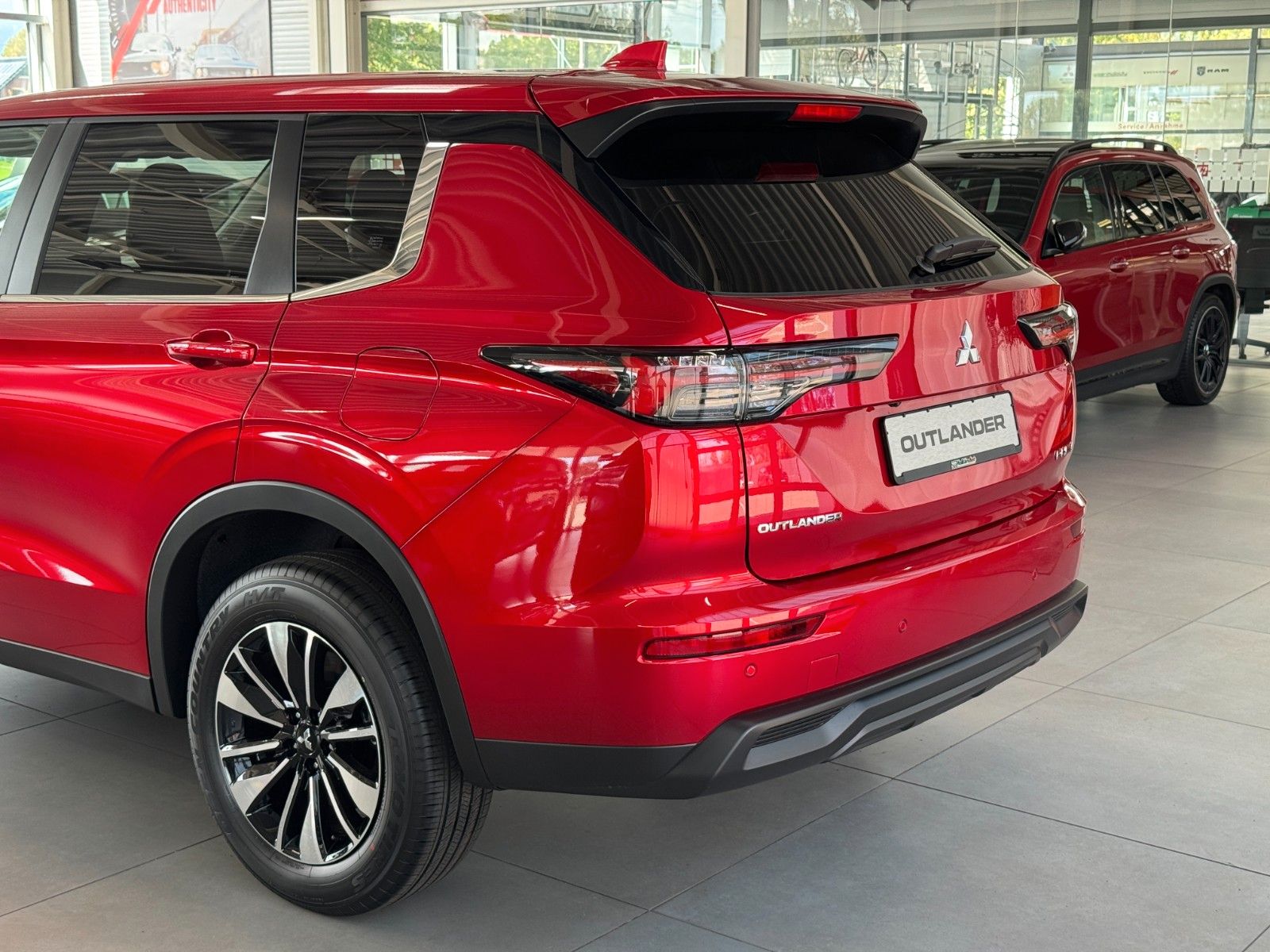 Fahrzeugabbildung Mitsubishi Outlander 2.4 PHEV 4WD Diamant PLUS