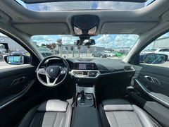 Fahrzeugabbildung BMW 320d SportLine Autom. LED AHK Navi HUD Pano 17"