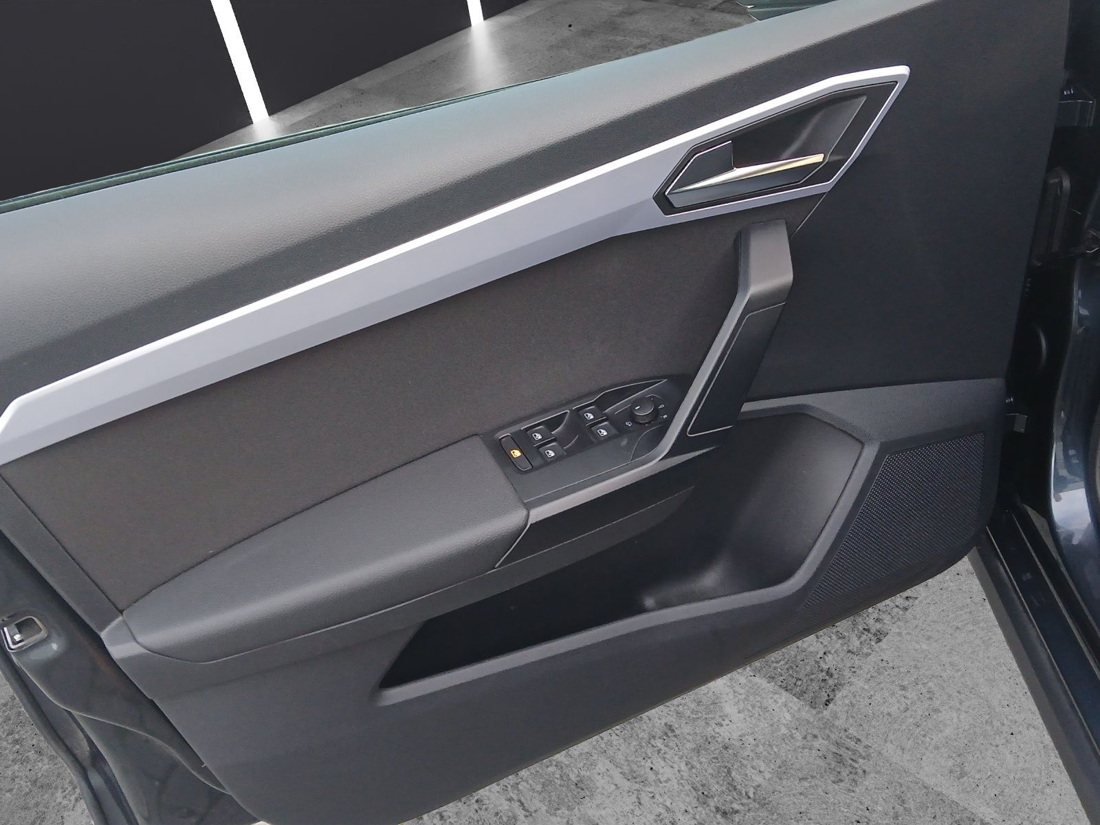 Fahrzeugabbildung SEAT Arona TSI FR-Line DSG LED Navi AID ACC RFK SH LM