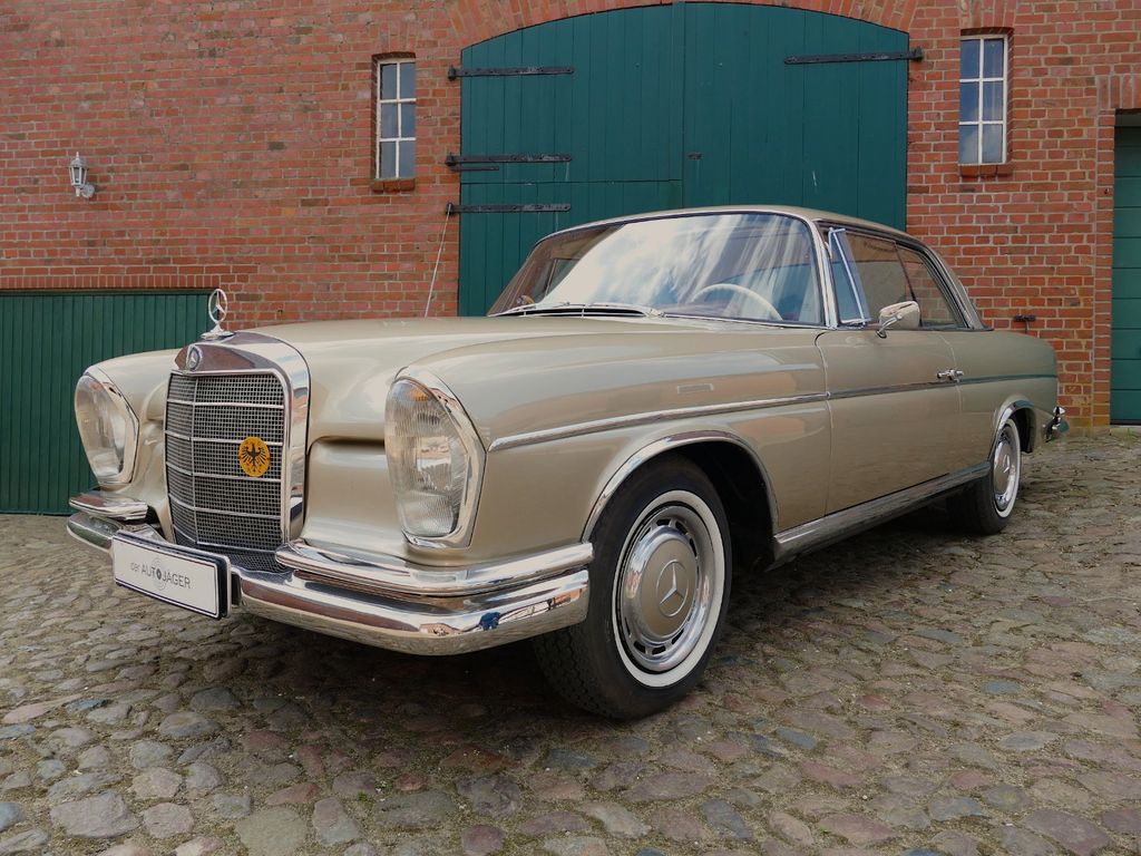 Mercedes-Benz 300