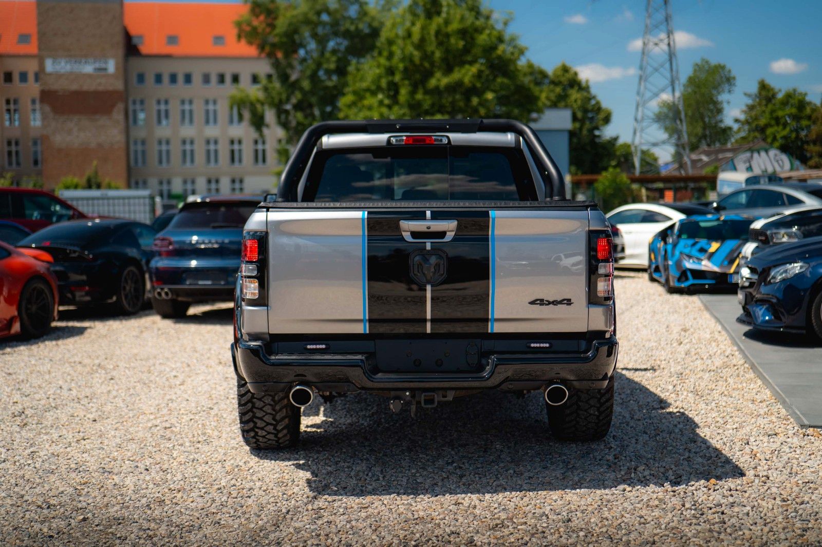 Fahrzeugabbildung Dodge RAM 5.7 V8 HEMI 4x4 OFFROAD Night PUNISHER 19%
