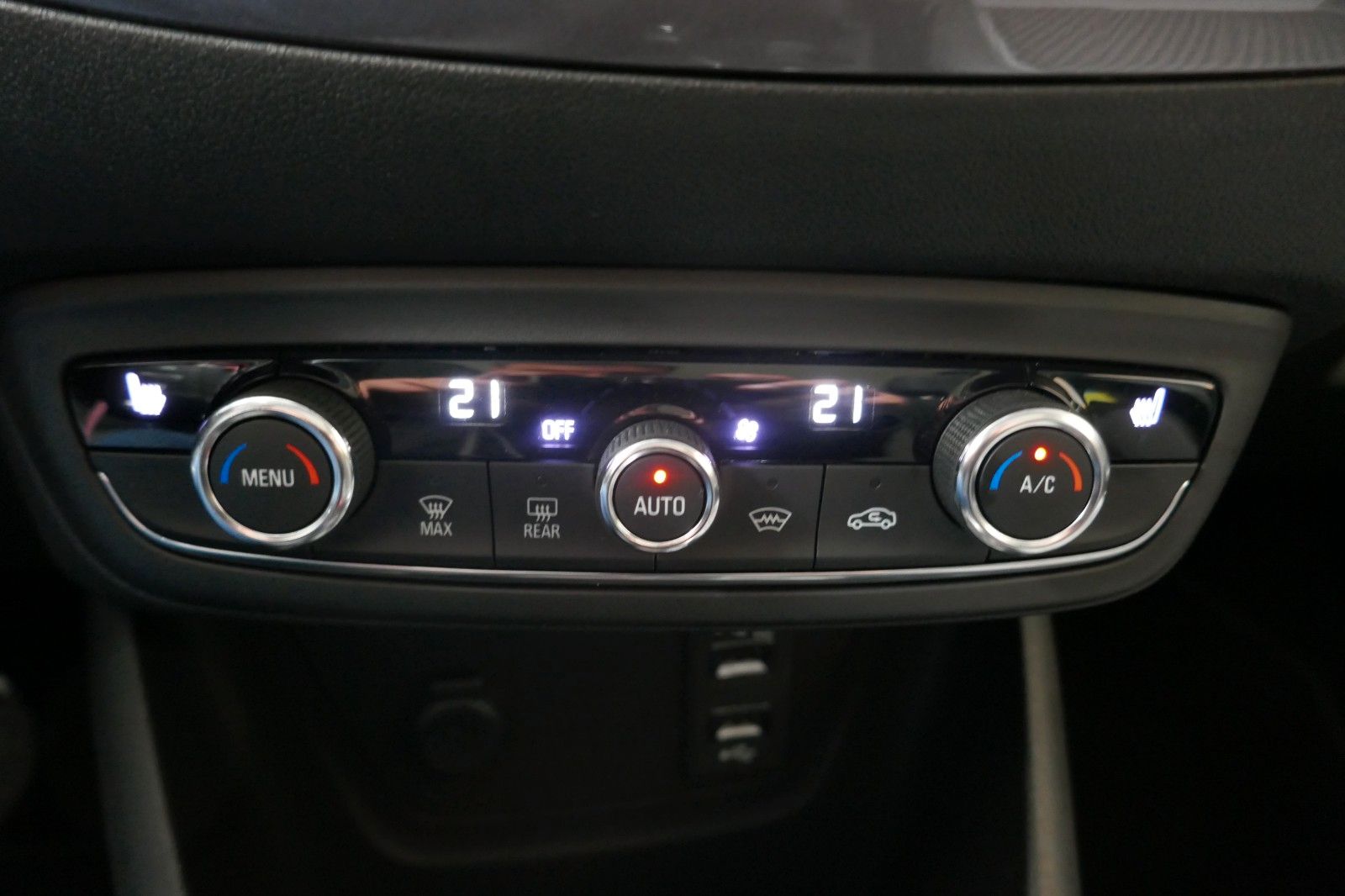 Fahrzeugabbildung Opel Crossland (X) "Innovation" / Automatik