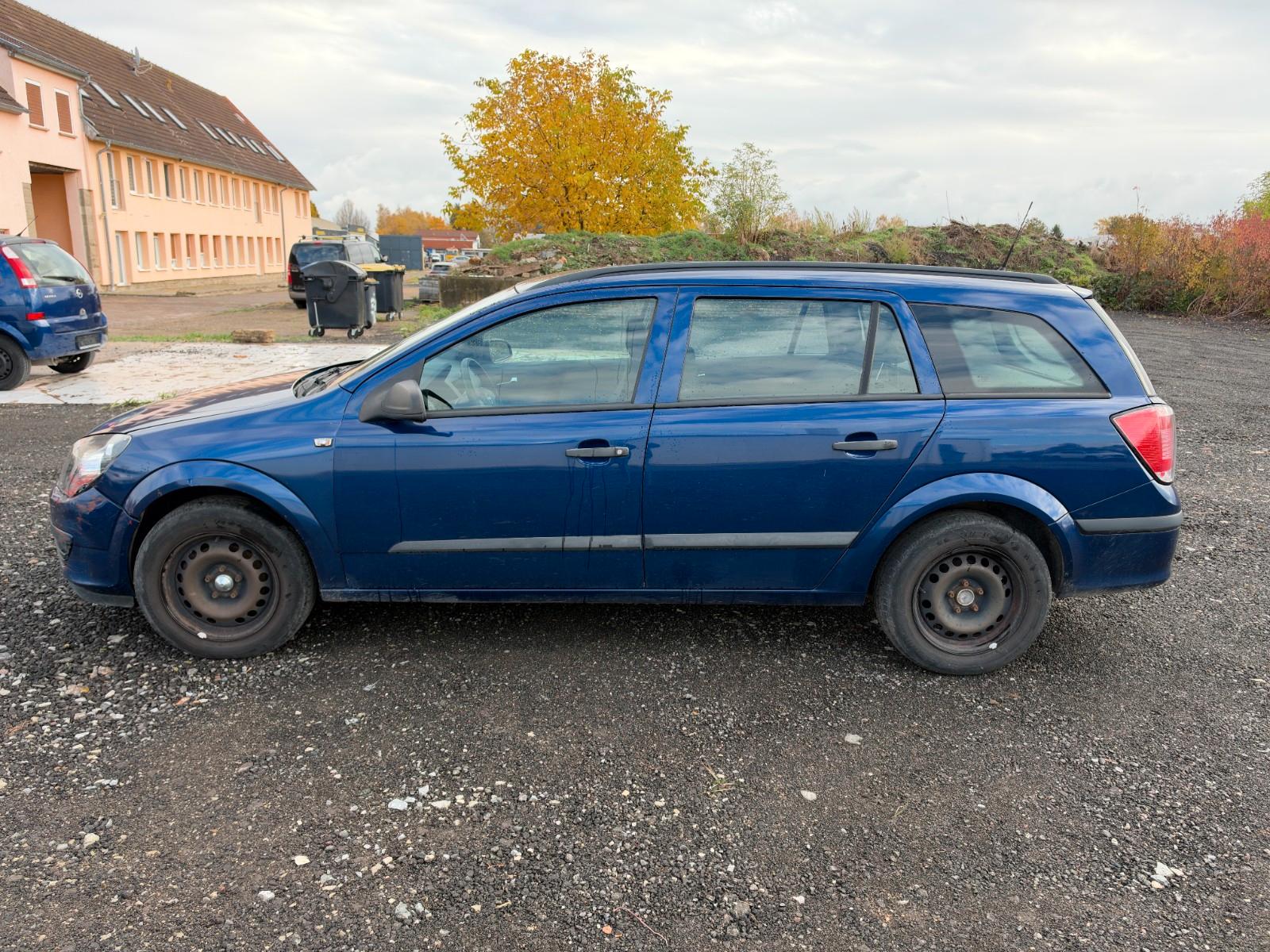 Opel Astra 2004 — interior