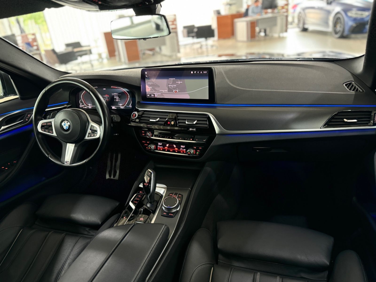 Fahrzeugabbildung BMW 520d M Sport DAB Kamera LED Panorama Individual