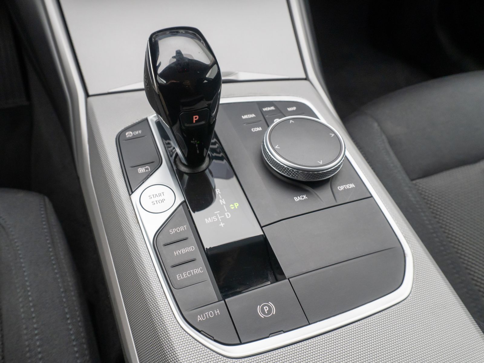 Fahrzeugabbildung BMW 320e  DAB CockPitPro Alarm Geschwindigkeitsreg
