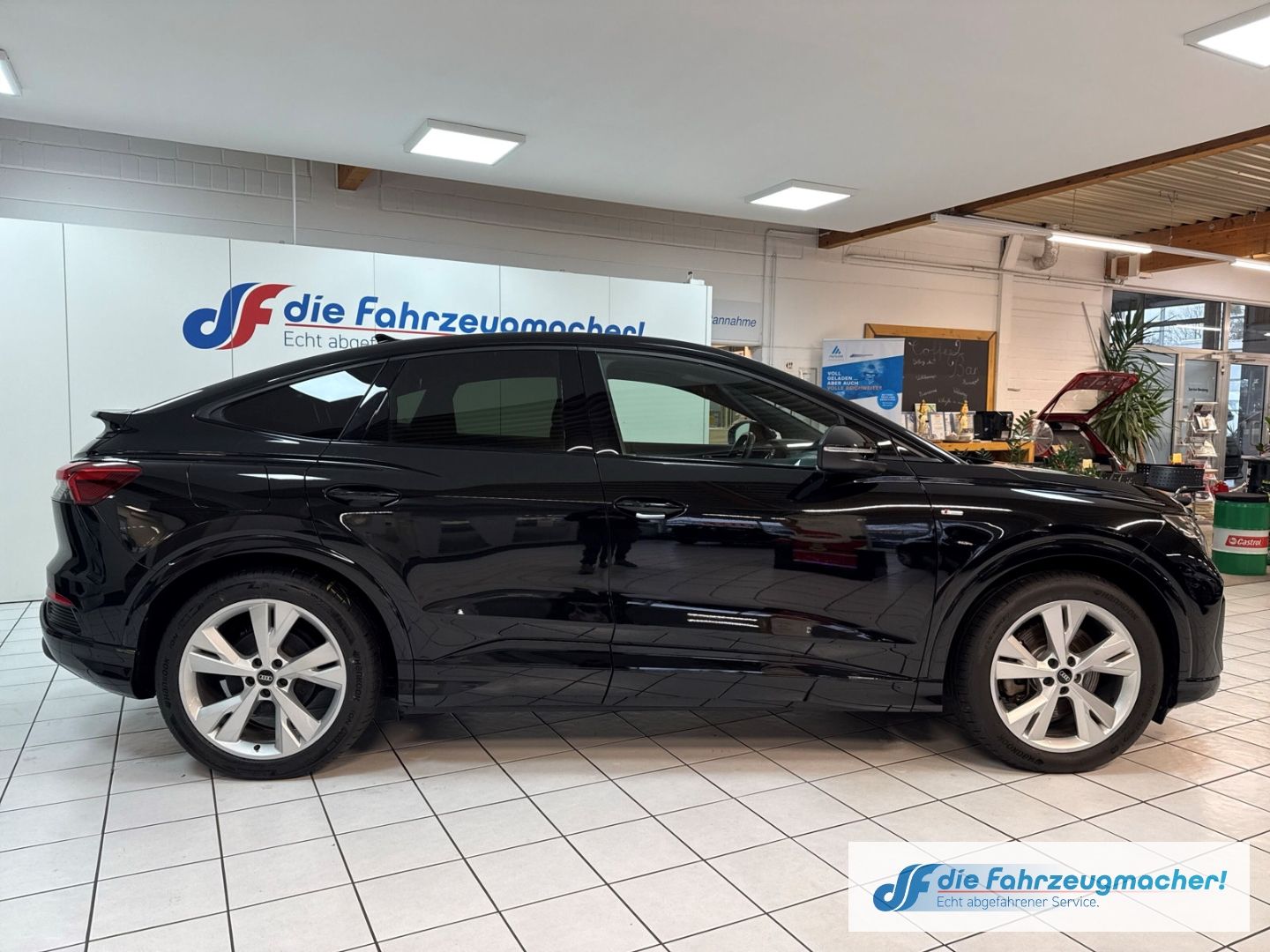 Fahrzeugabbildung Audi Q4 e-tron Sportback 40 Sportpaket AHK-klappbar N