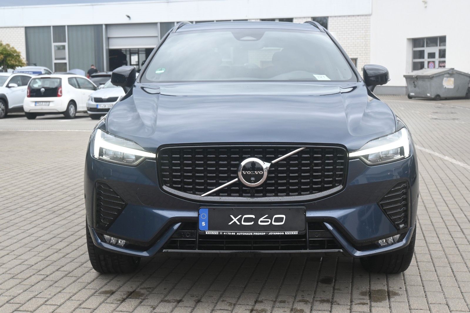 Fahrzeugabbildung Volvo XC60 B5 AWD Ultra Dark*PANO*LUFT*360°*ACC*AHK