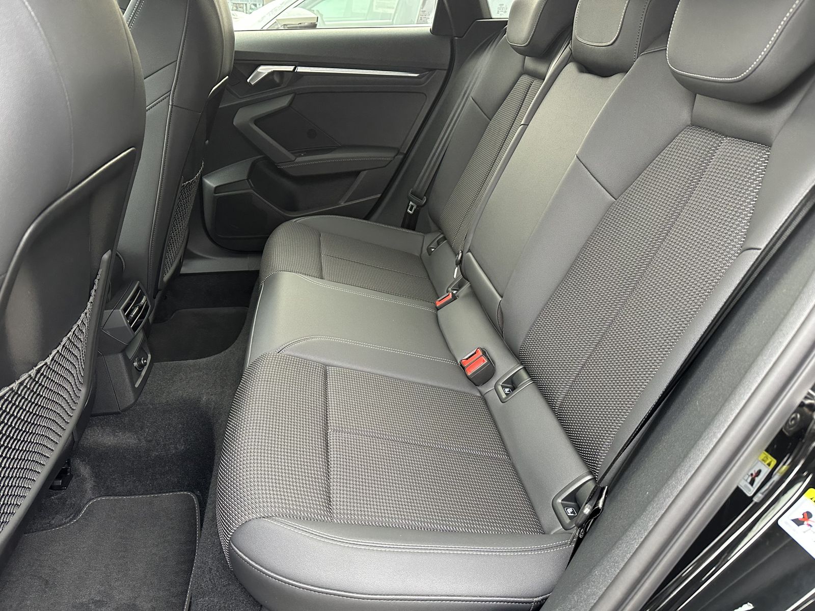 Fahrzeugabbildung Audi A3 SpB 35 TFSI S-Line NAV+LED+CARPLAY+VCOCK+1HD
