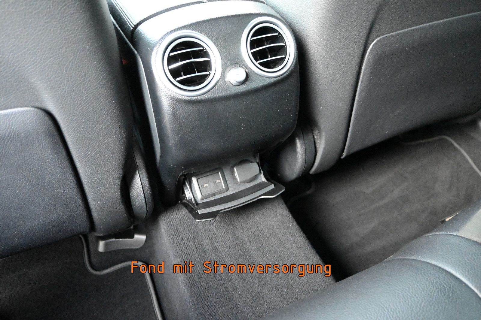 Fahrzeugabbildung Mercedes-Benz GLC 200 4MAT. AMG LINE °AHK°NIGHT-PAKET°BUSINESS