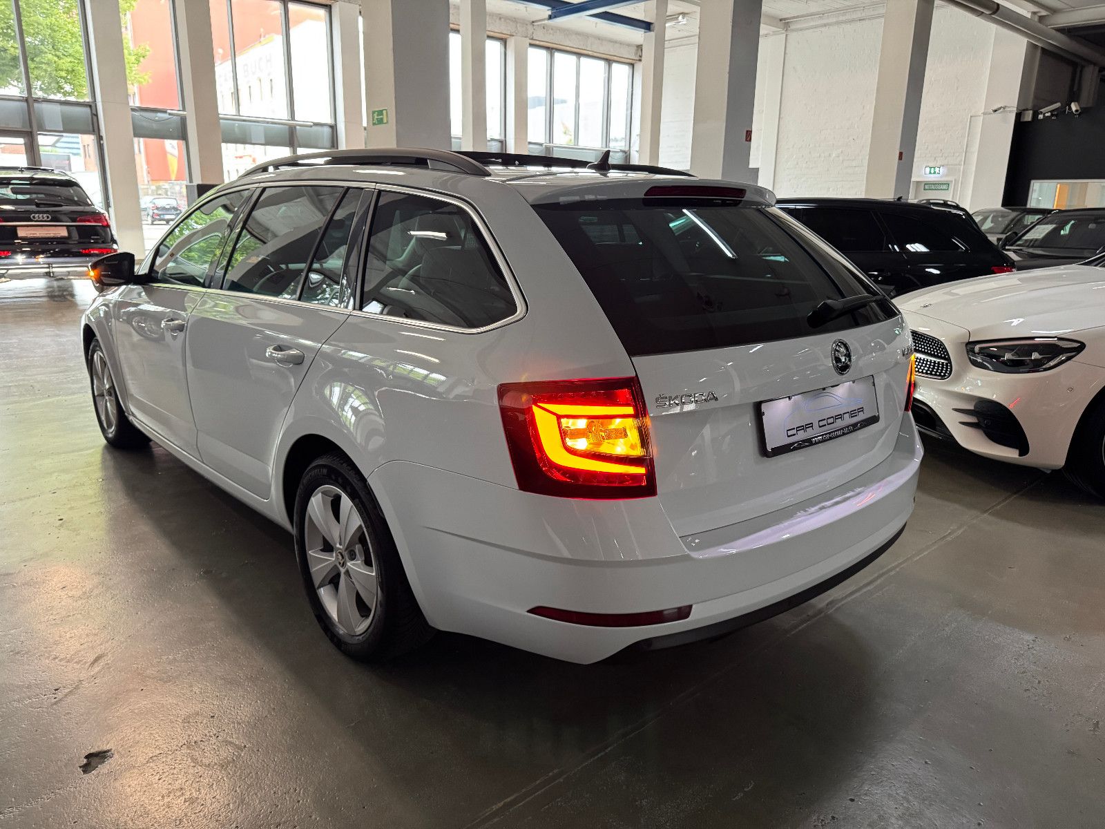 Fahrzeugabbildung SKODA Octavia STYLE 4X4 PANO NEUER MOTOR / MEGA VOLL