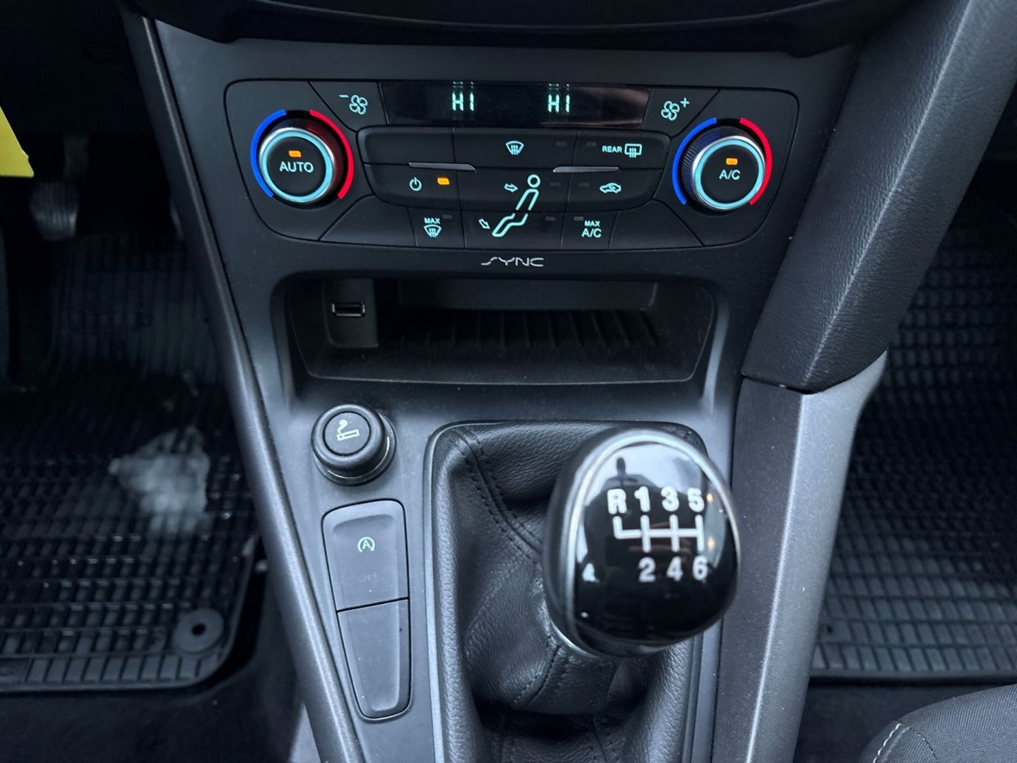 Fahrzeugabbildung Ford Focus PDC Klima Tempomat neuer Zahnriemen