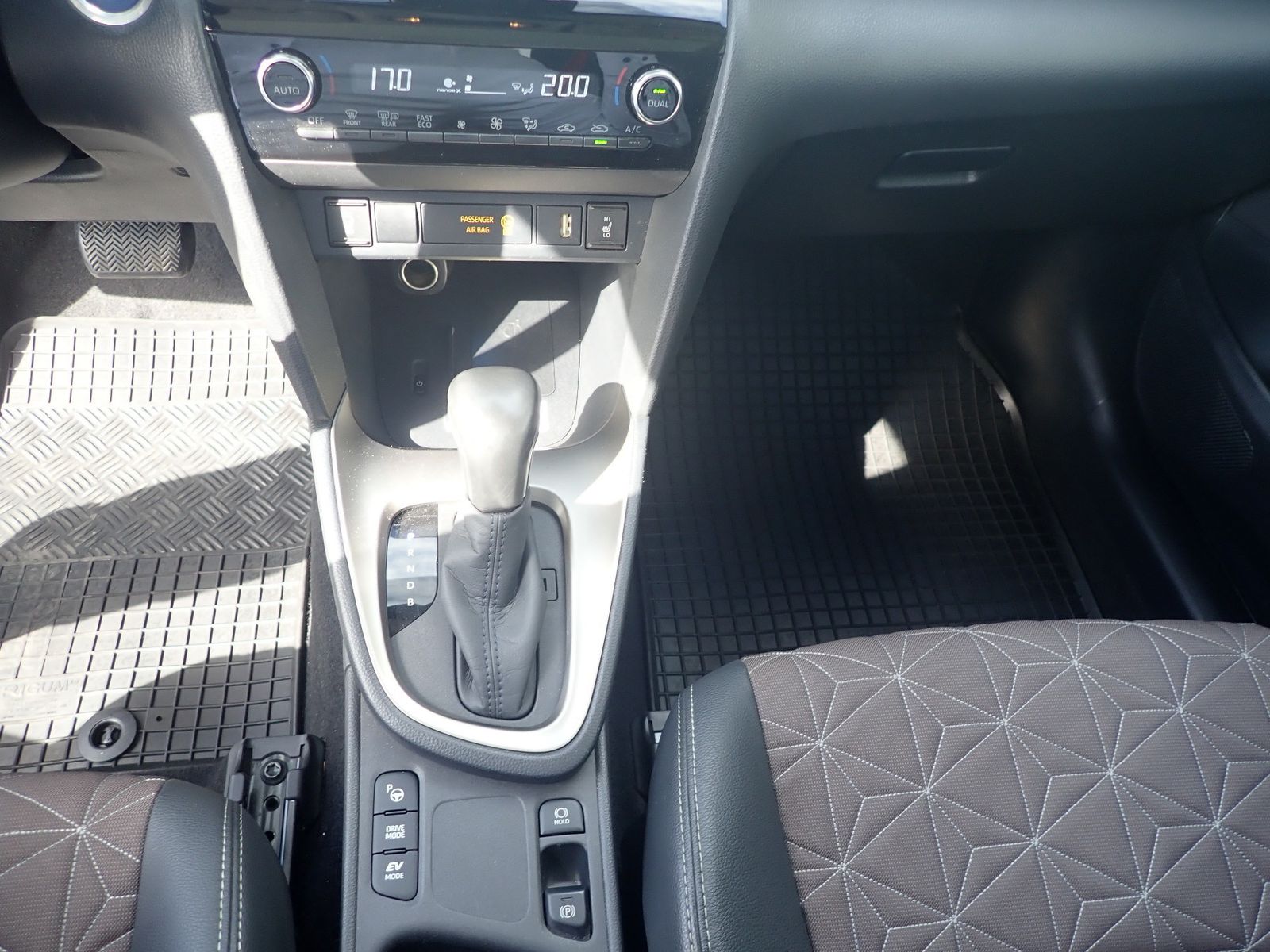 Fahrzeugabbildung Toyota Yaris Cross 1.5 Hybrid Elegant 4X2