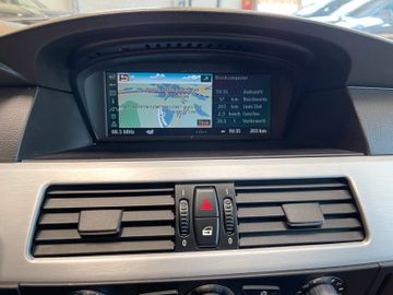 BMW 530 Touring 530d xDrive *HUD*NAVI*LEDER*PANO*SZH