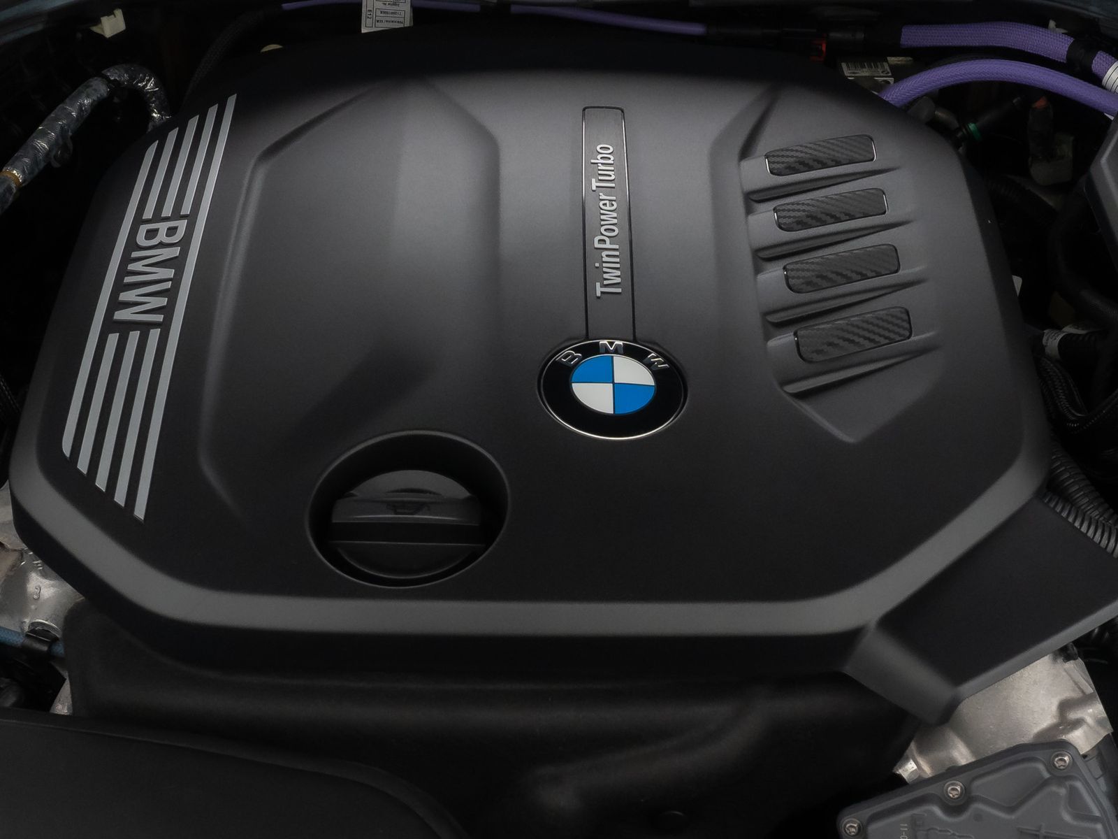 Fahrzeugabbildung BMW 520d Luxury Line DAB Kamera HUD Laser SoftClose