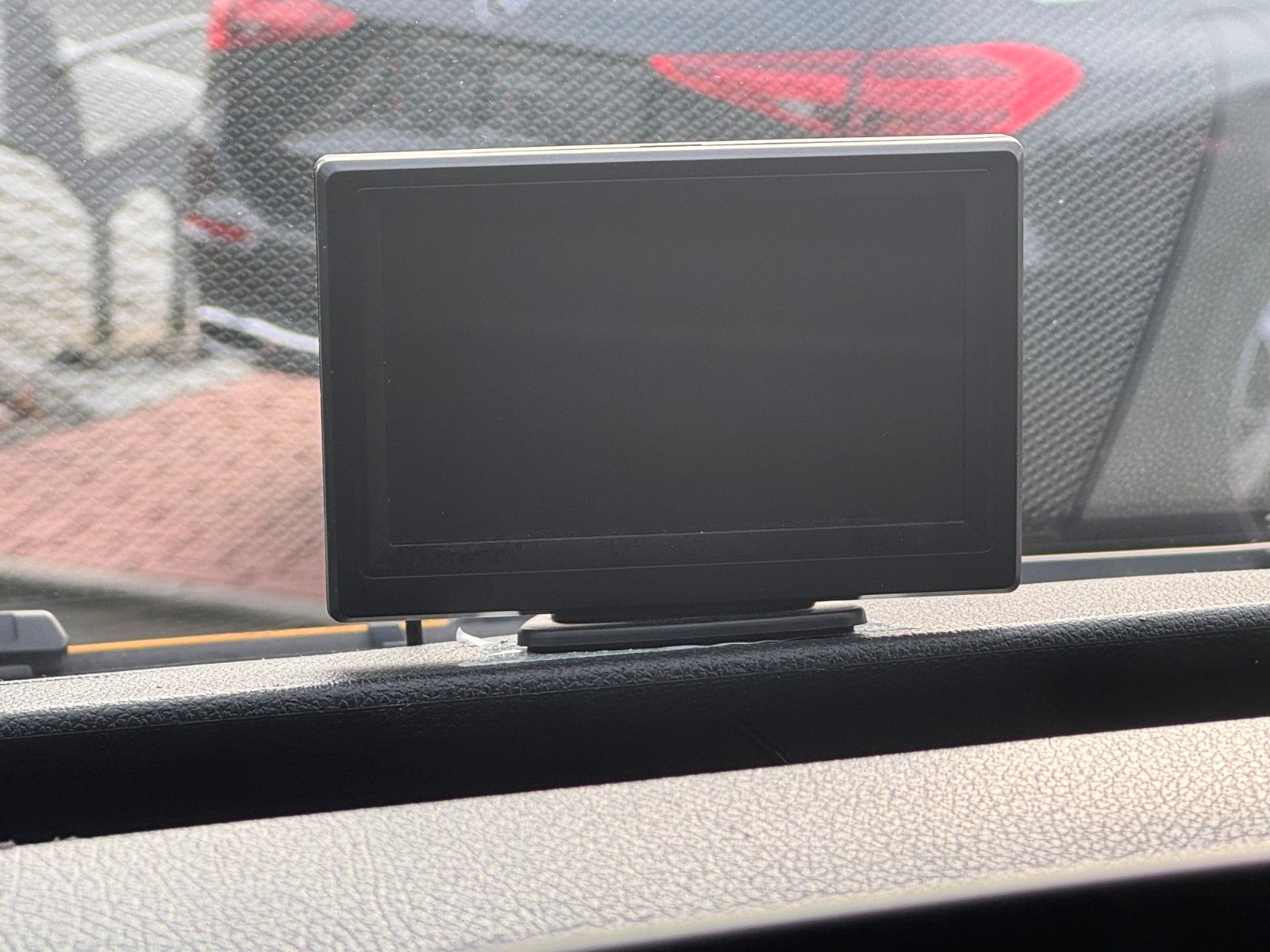 Fahrzeugabbildung Mercedes-Benz eSprinter 312 DHL Regal KEP-Ausbau