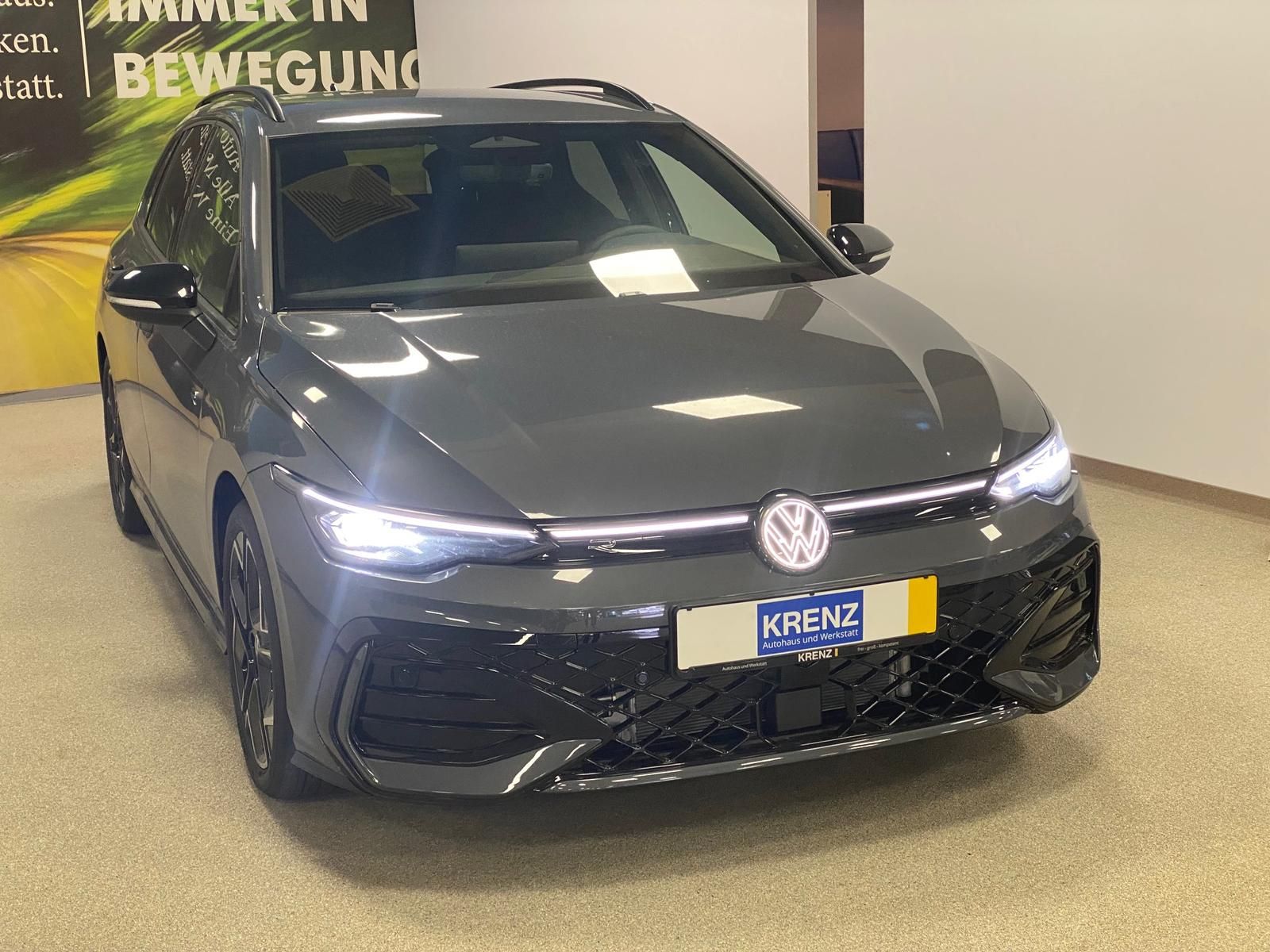 Fahrzeugabbildung Volkswagen Golf Variant1.5 eTSI R-Line Black Style+IQ.LIGHT