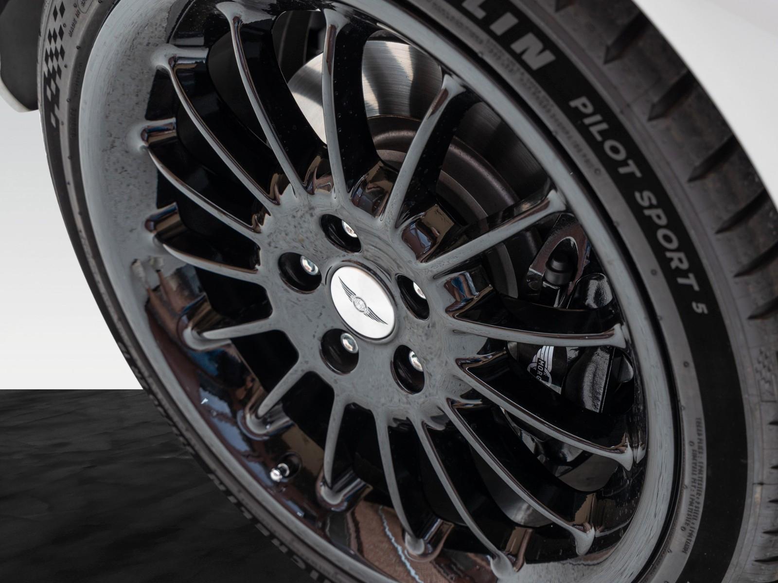 Morgan Supersport | Dynamic Handling Pack | Dark Accent